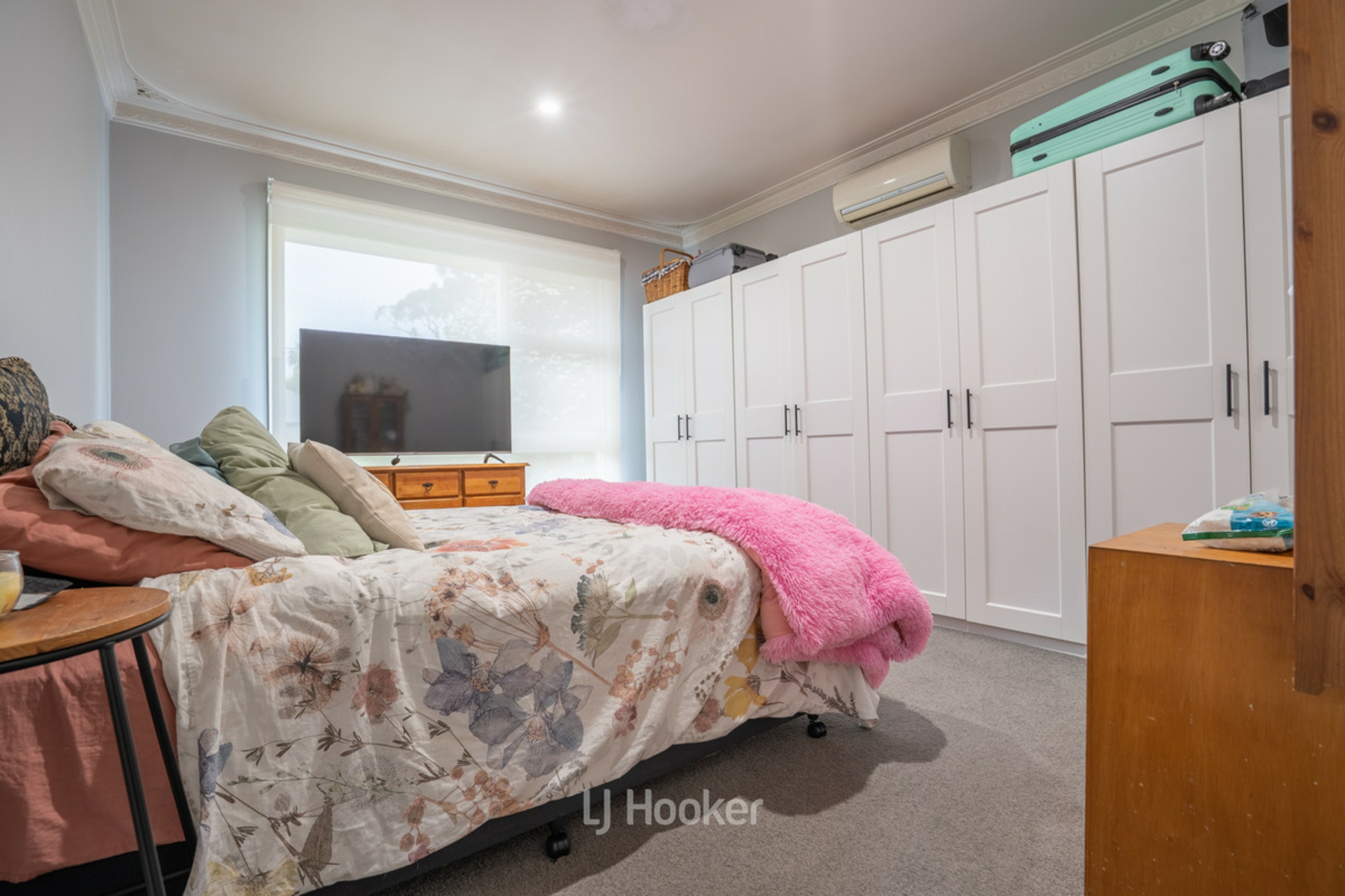 32 Bucktin Street — photo 7 of 16
