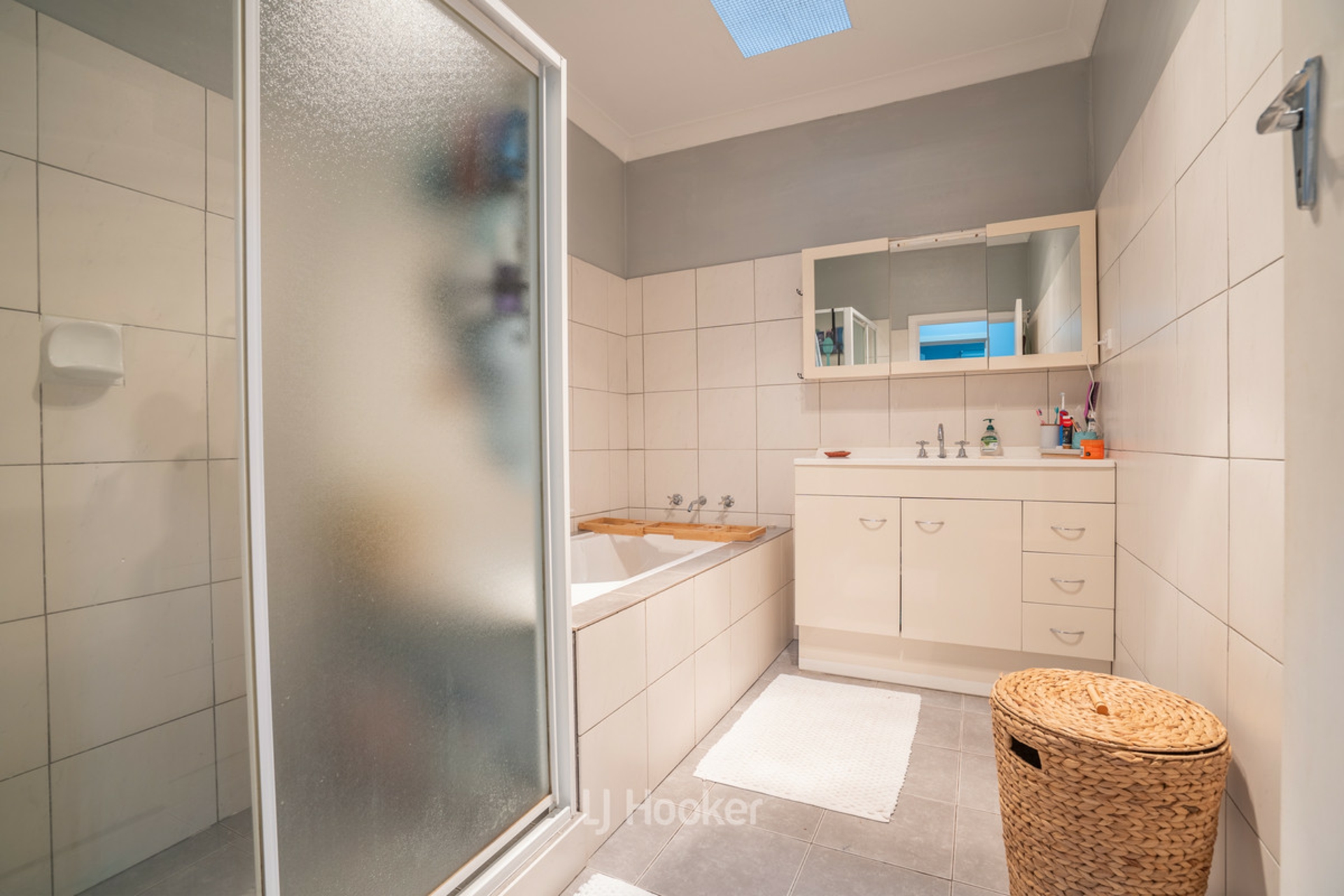32 Bucktin Street — photo 8 of 16