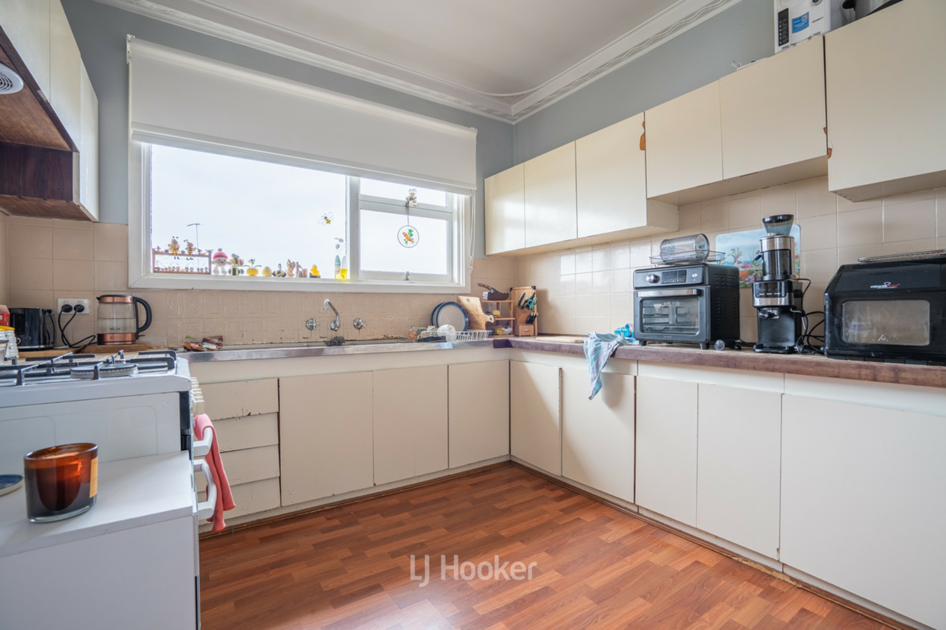 32 Bucktin Street — photo 11 of 16