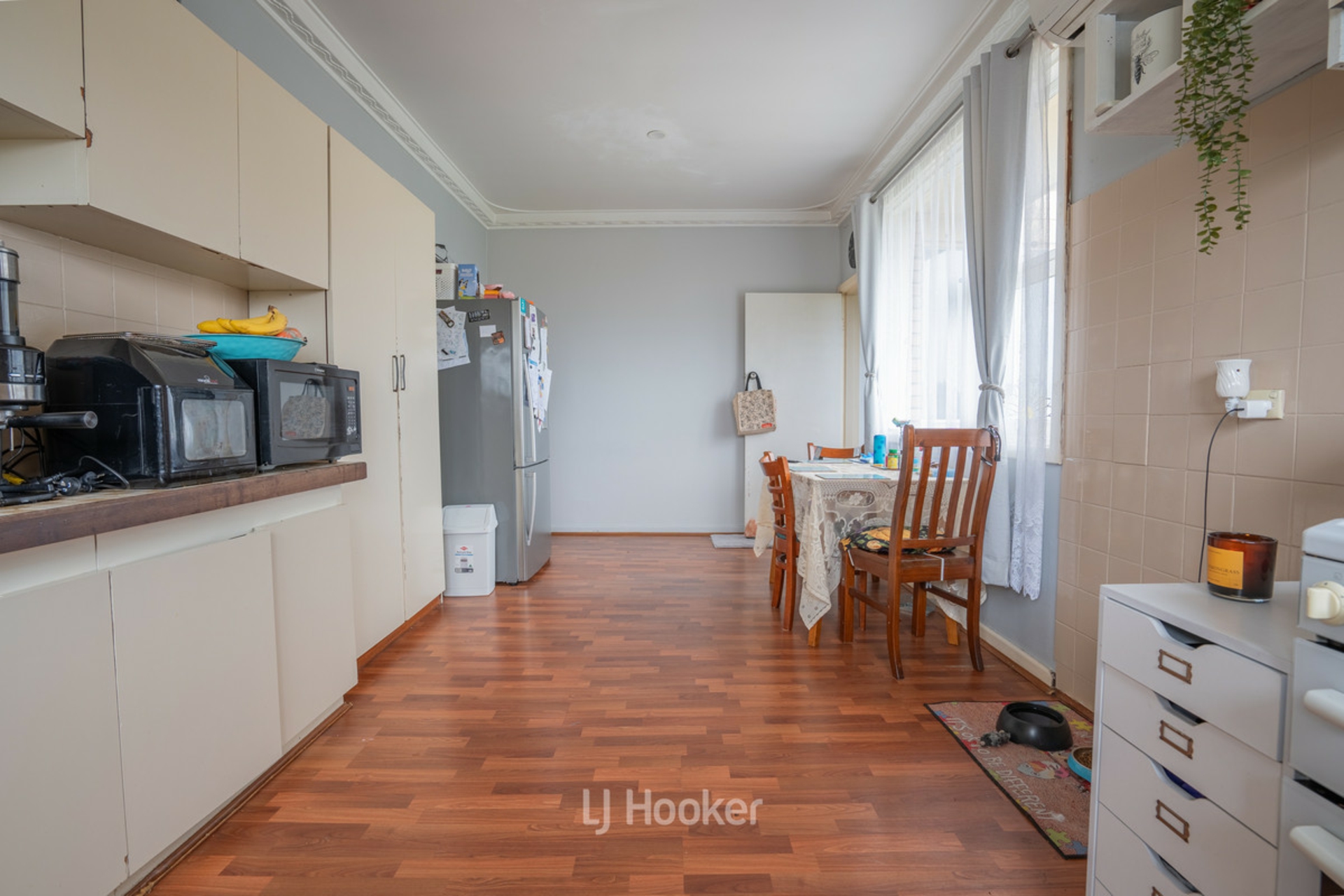 32 Bucktin Street — photo 12 of 16