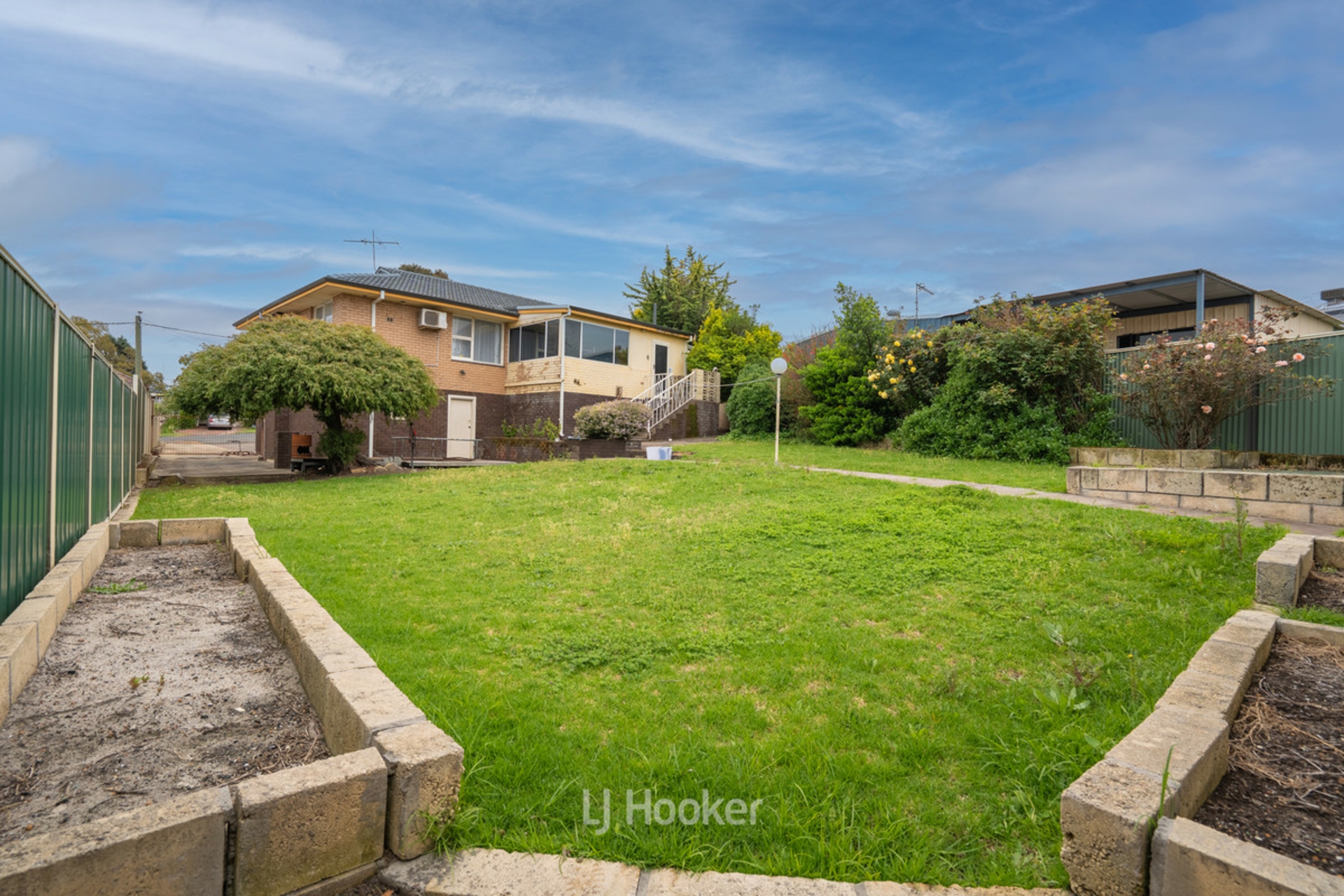 32 Bucktin Street — photo 16 of 16