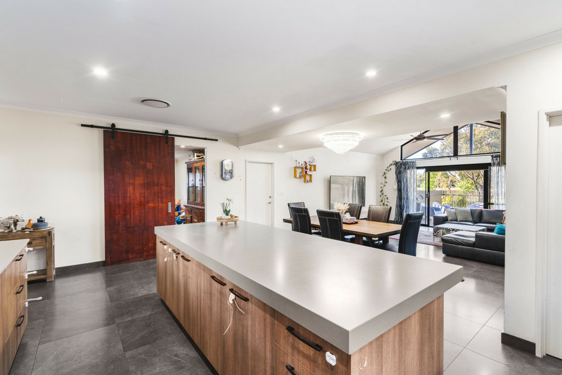 12 Somerset Road — photo 8 of 21