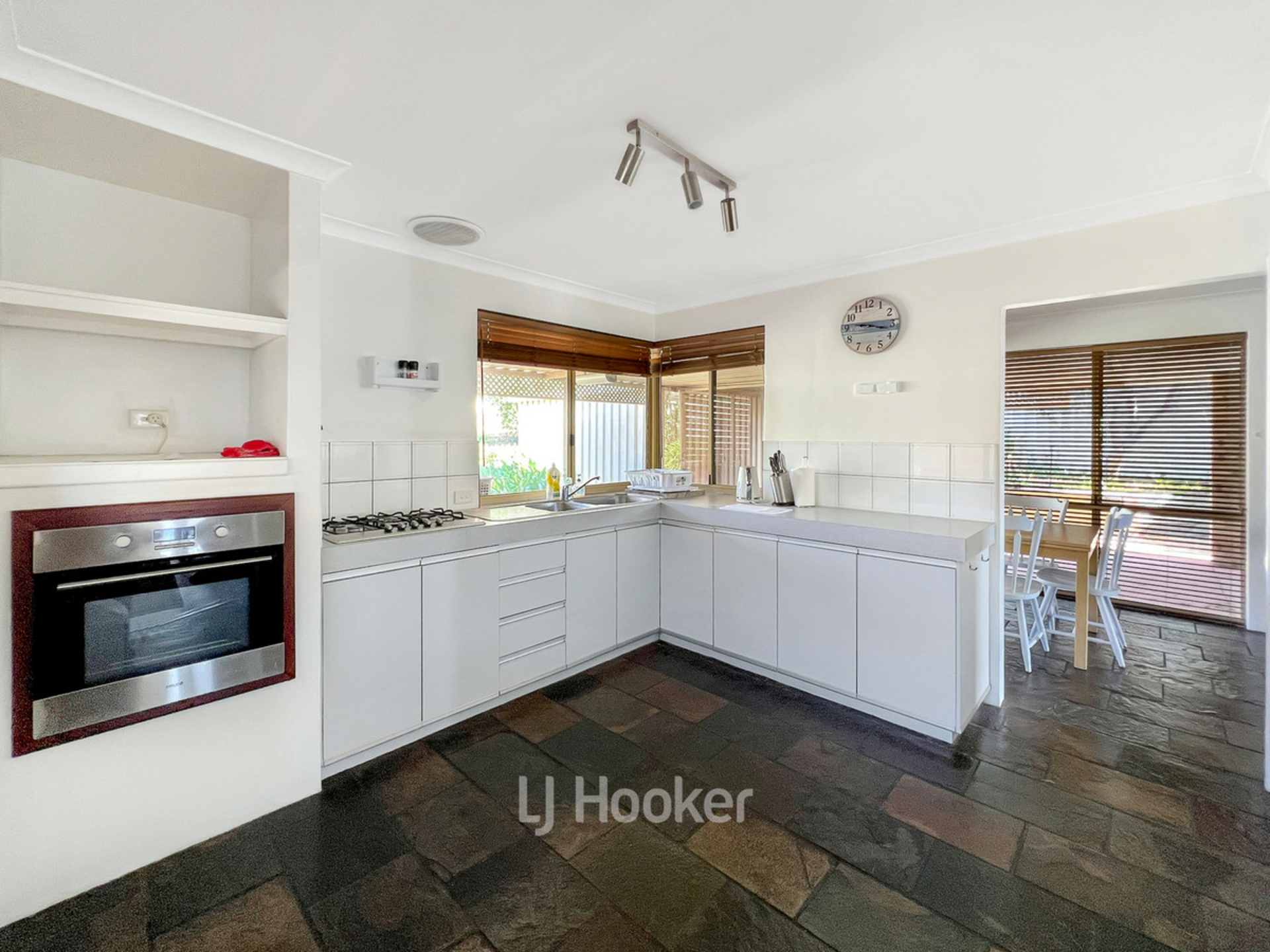 4 Wallaroo Way — photo 2 of 14