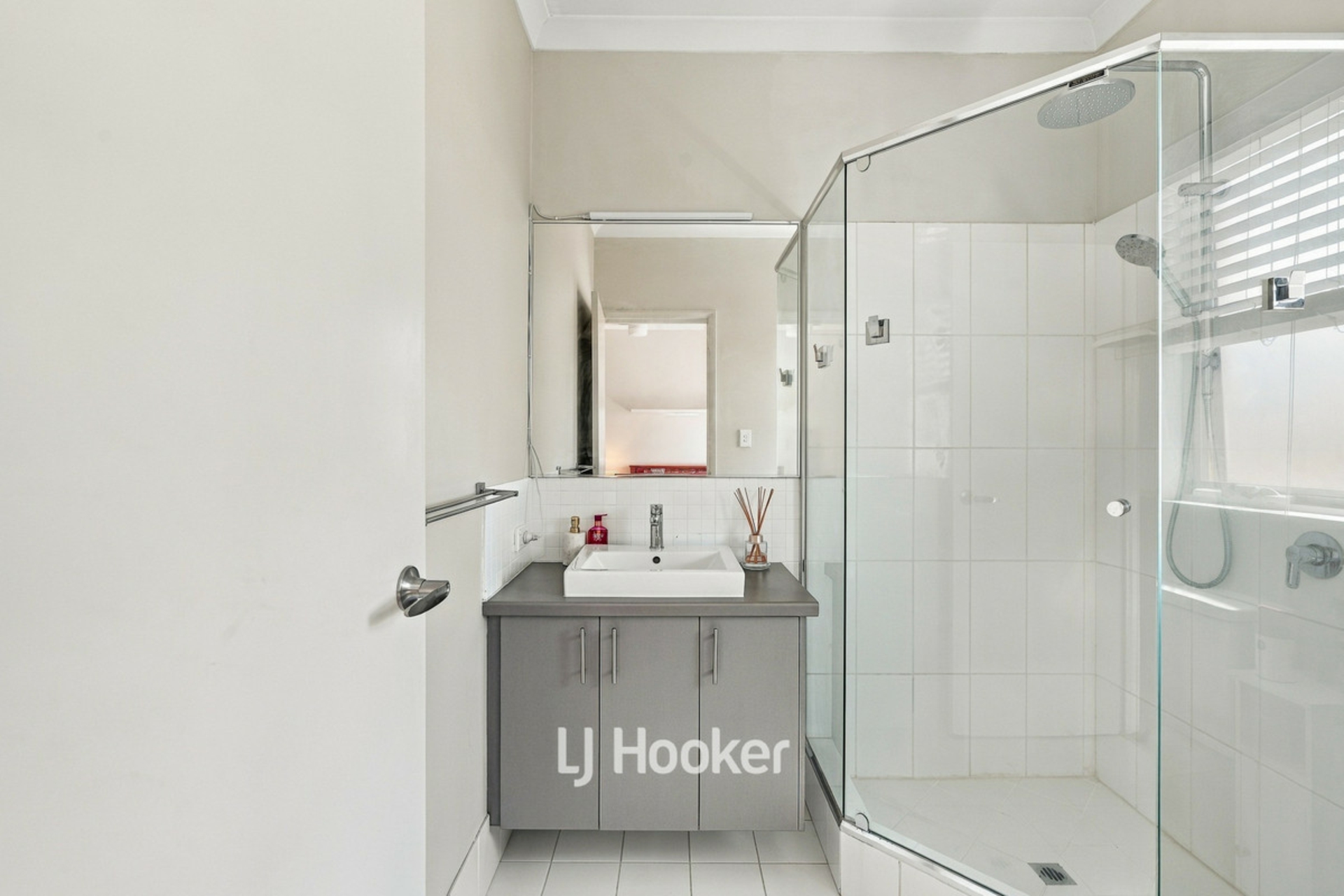 22B Isernia Place — photo 18 of 29