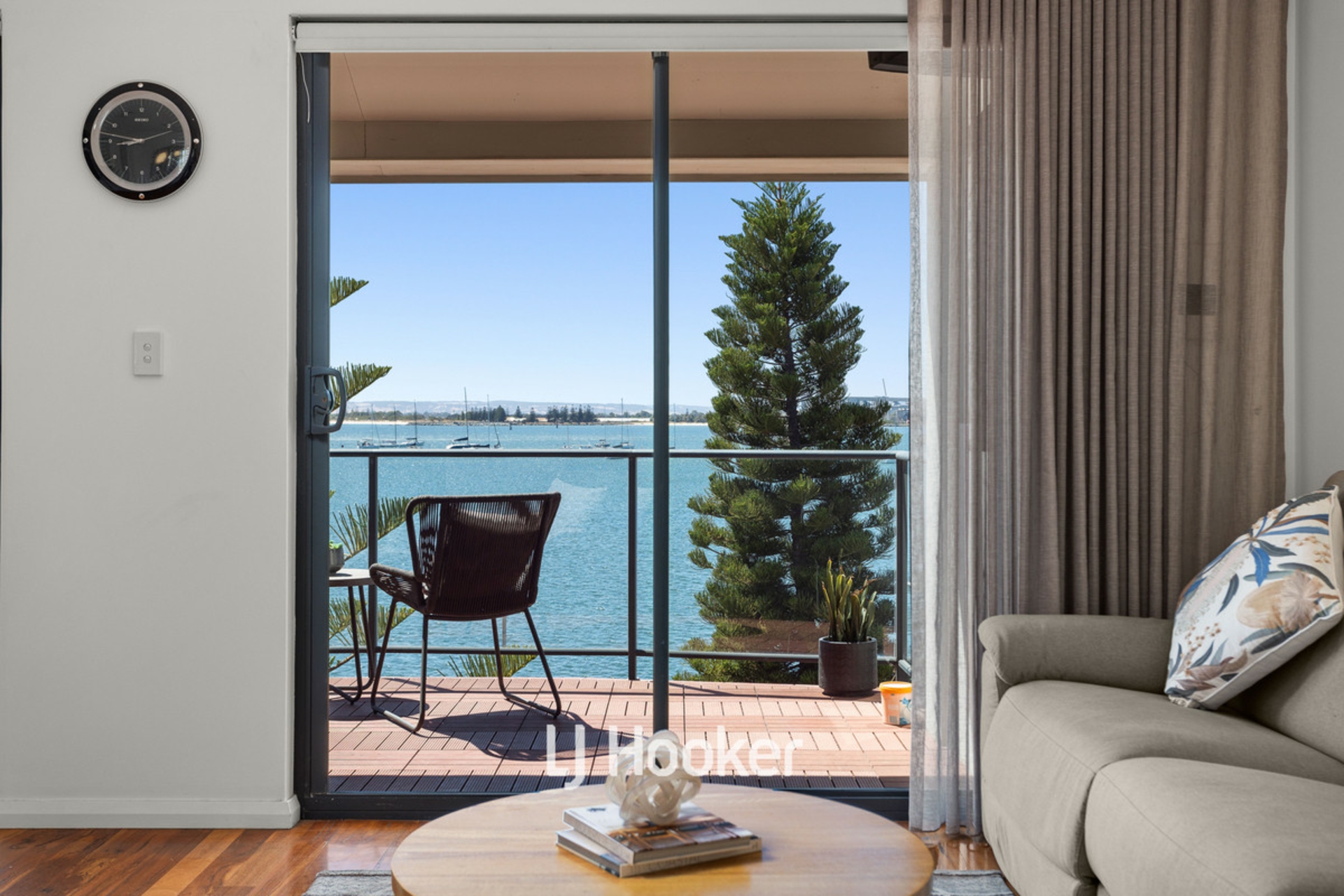 30/7 Jetty Road — photo from LJ Hooker Property South West WA