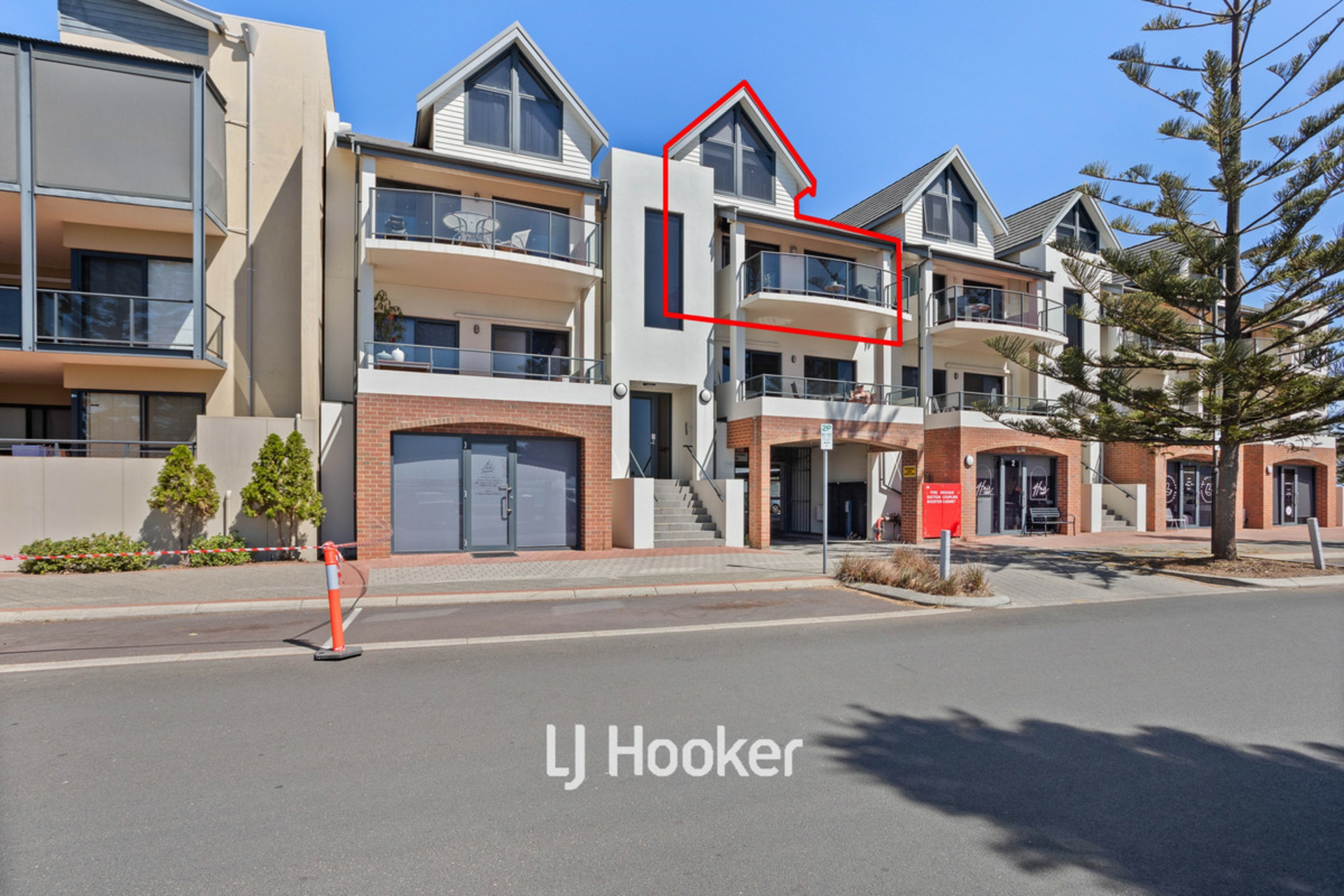 30/7 Jetty Road — photo 3 of 30