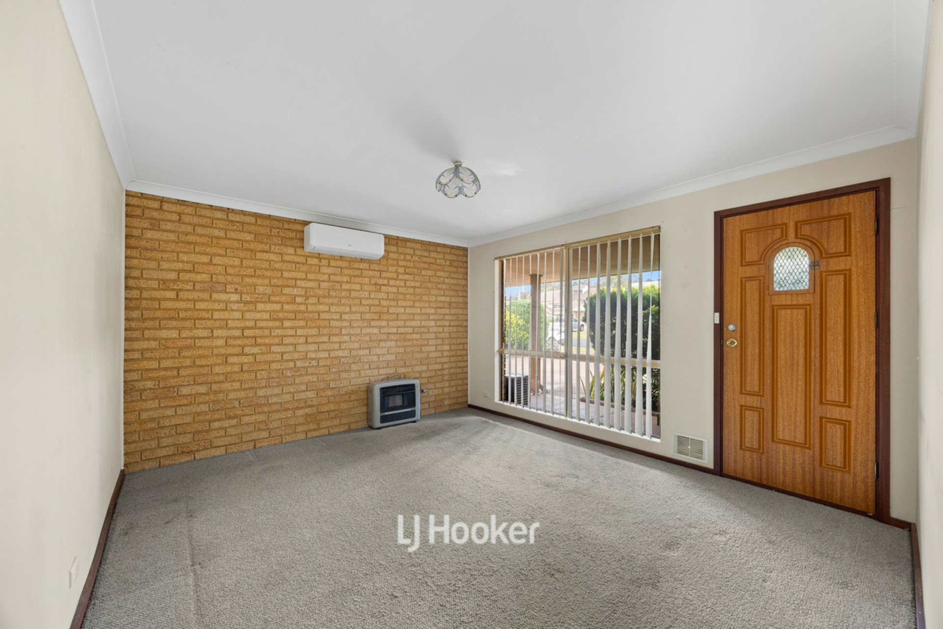 77 Lucy Victoria Avenue — photo 3 of 27
