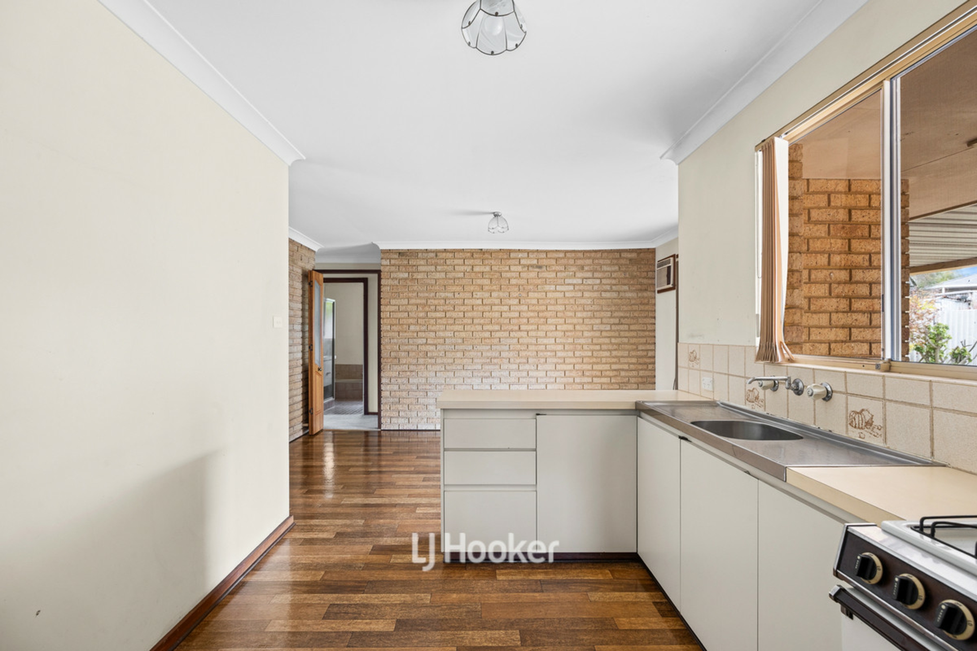 77 Lucy Victoria Avenue — photo 9 of 27