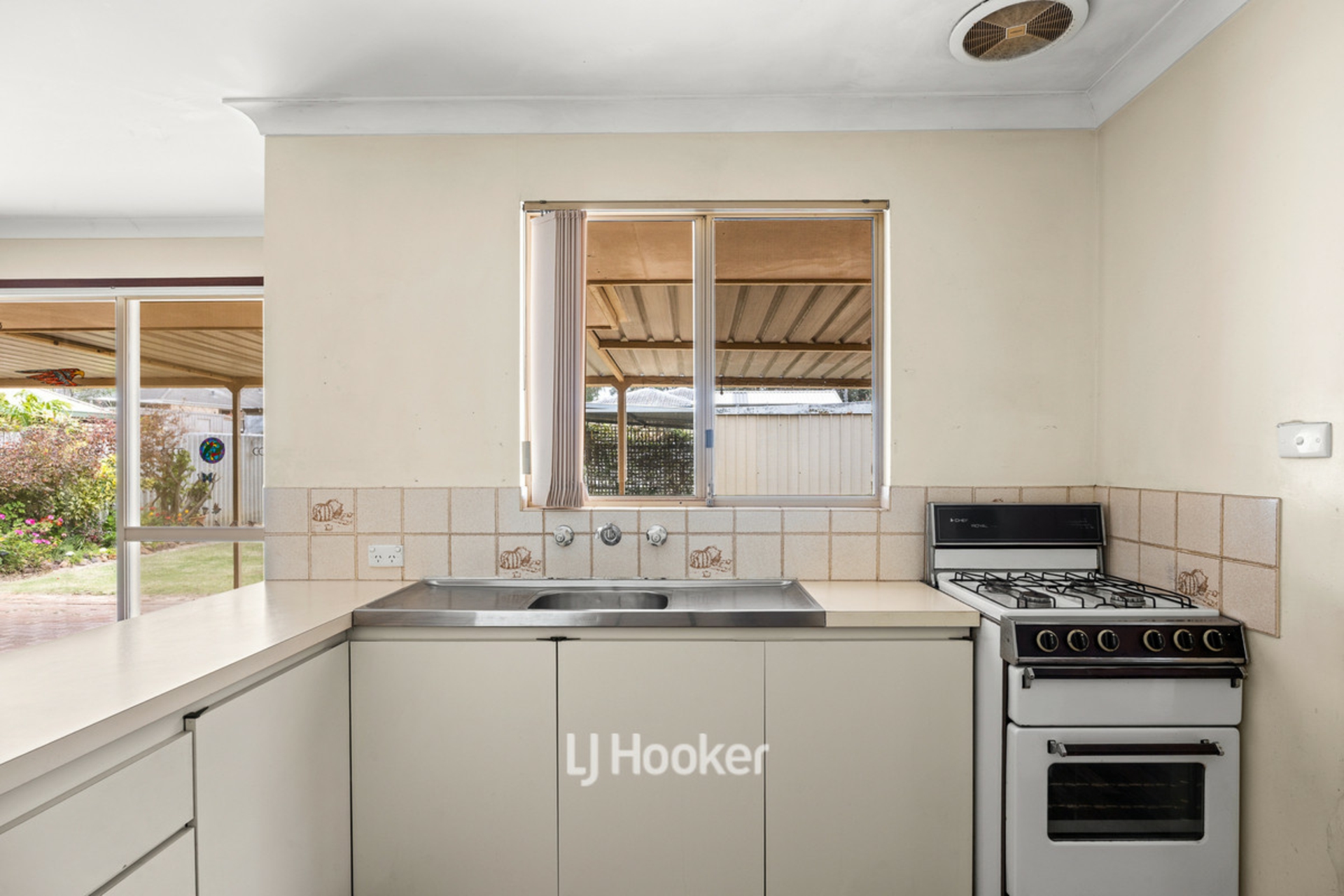 77 Lucy Victoria Avenue — photo 10 of 27