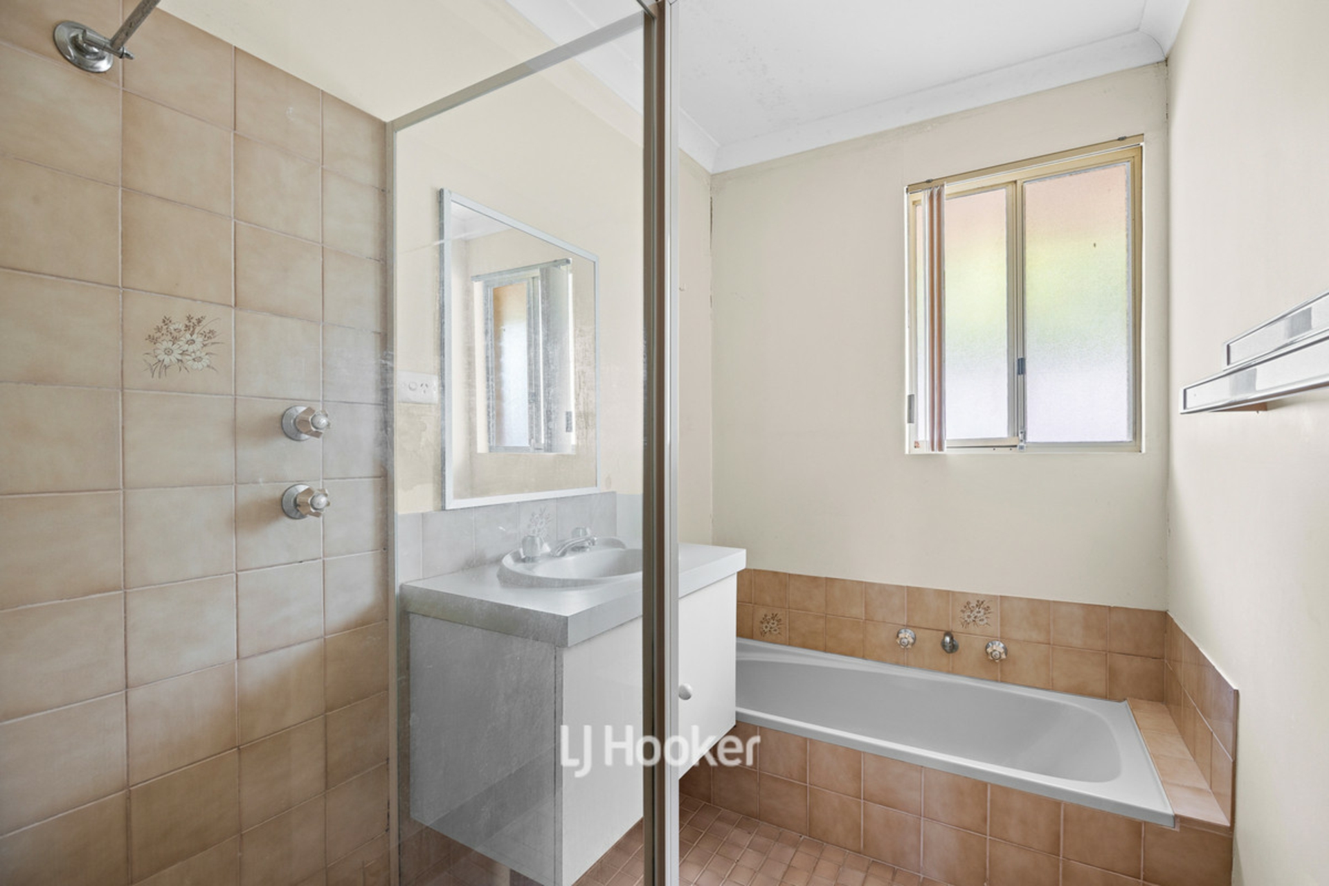 77 Lucy Victoria Avenue — photo 16 of 27