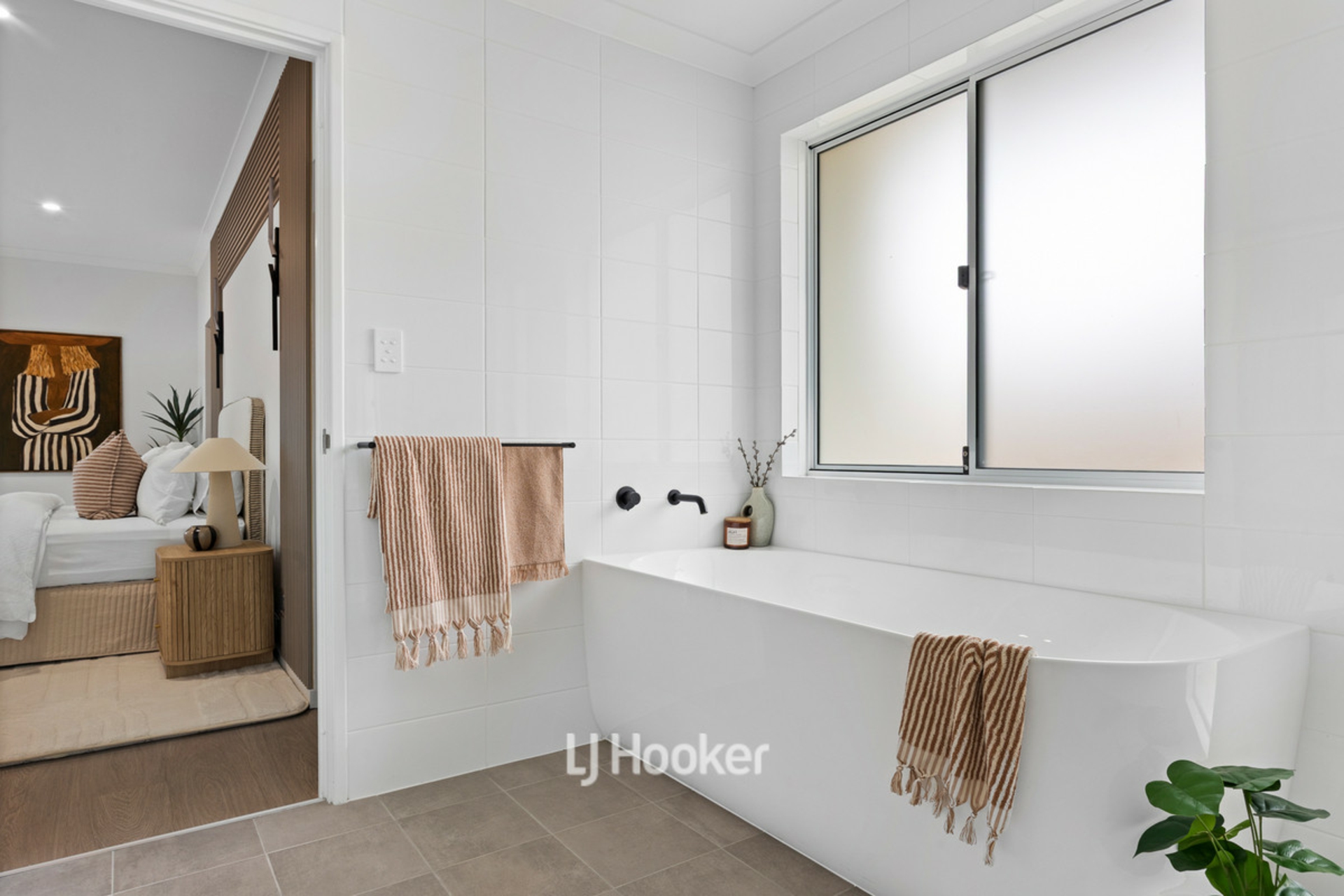 35 Hazelgrove Crescent — photo 18 of 30