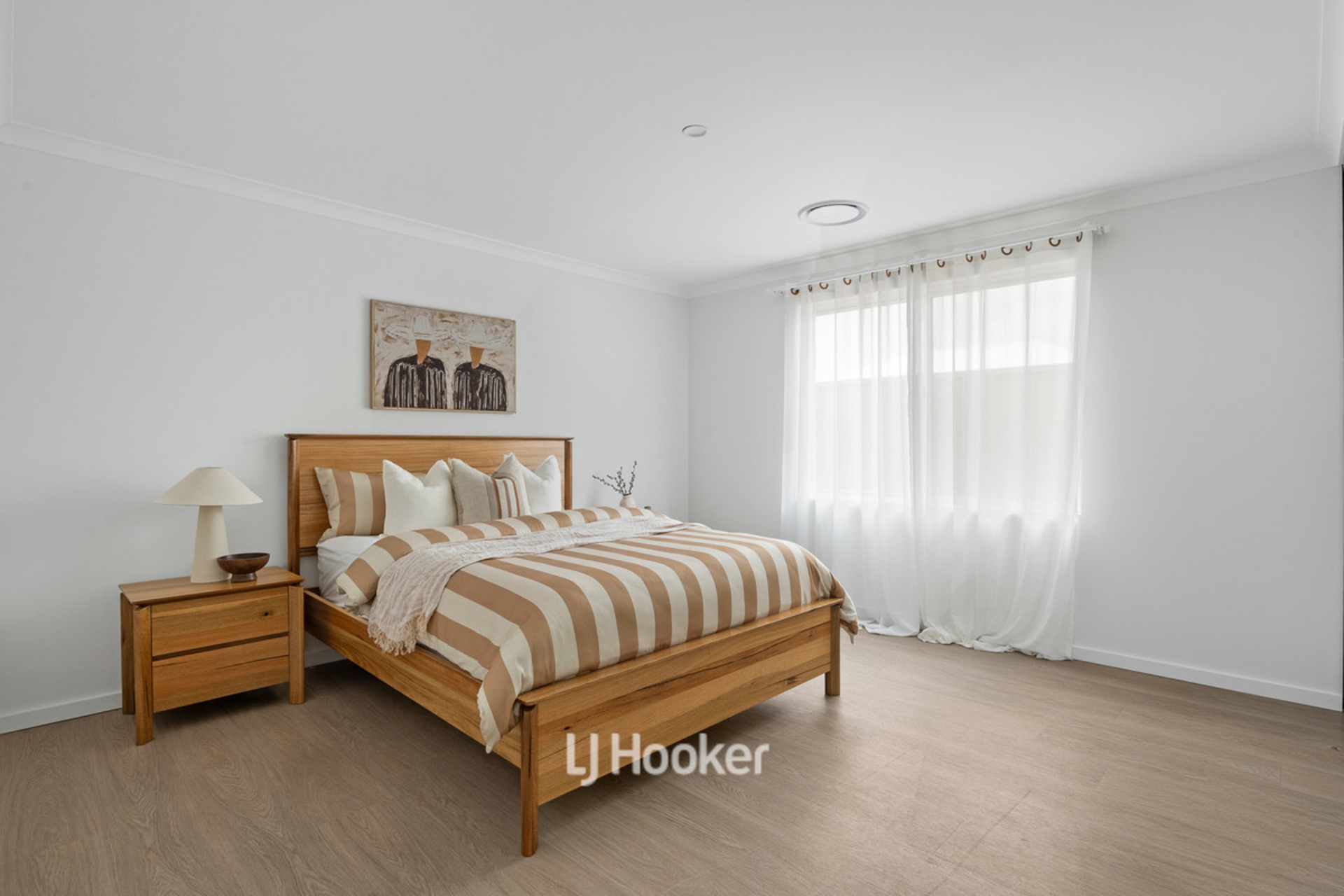 35 Hazelgrove Crescent — photo 19 of 30