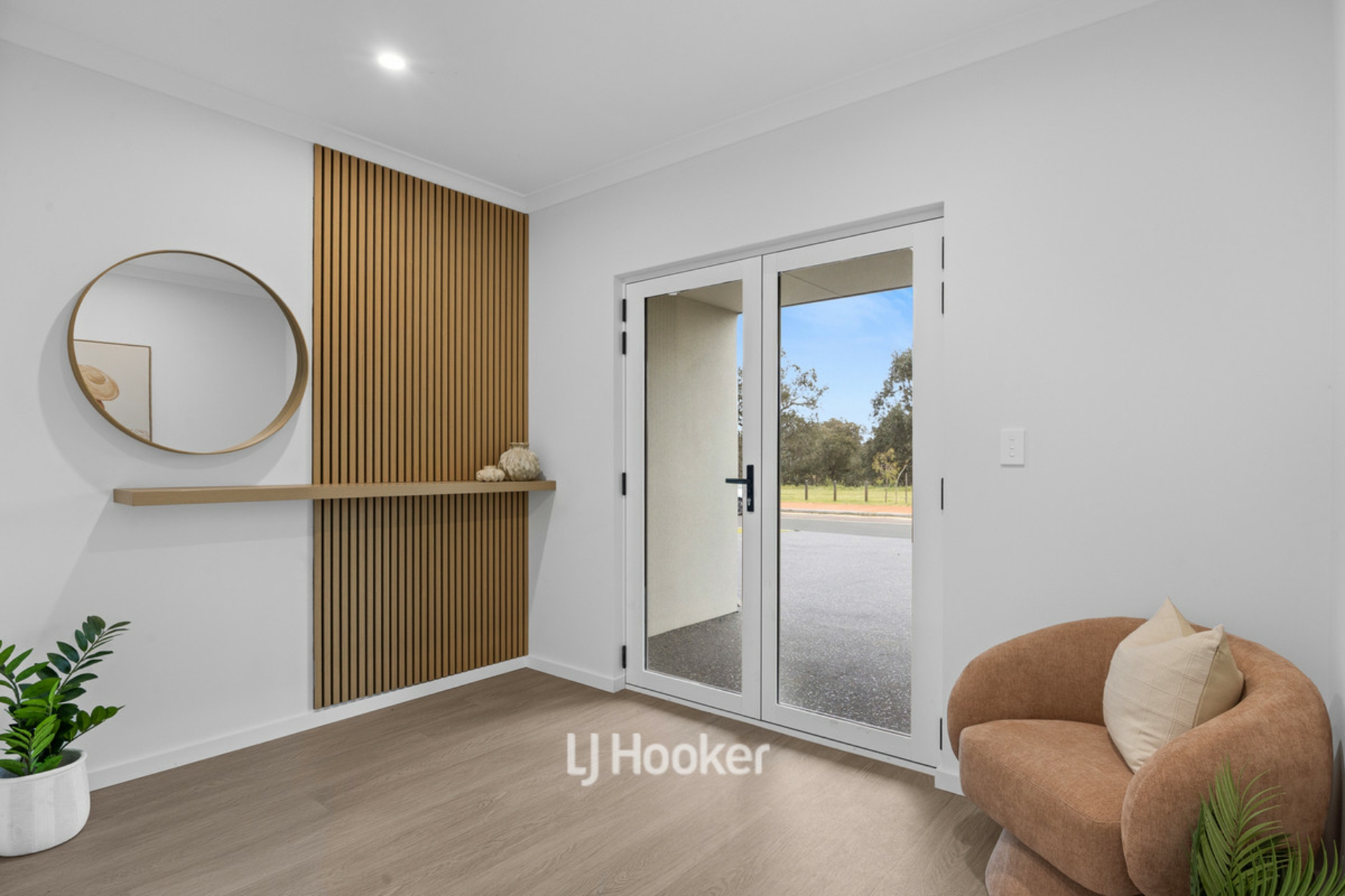 35 Hazelgrove Crescent — photo 24 of 30