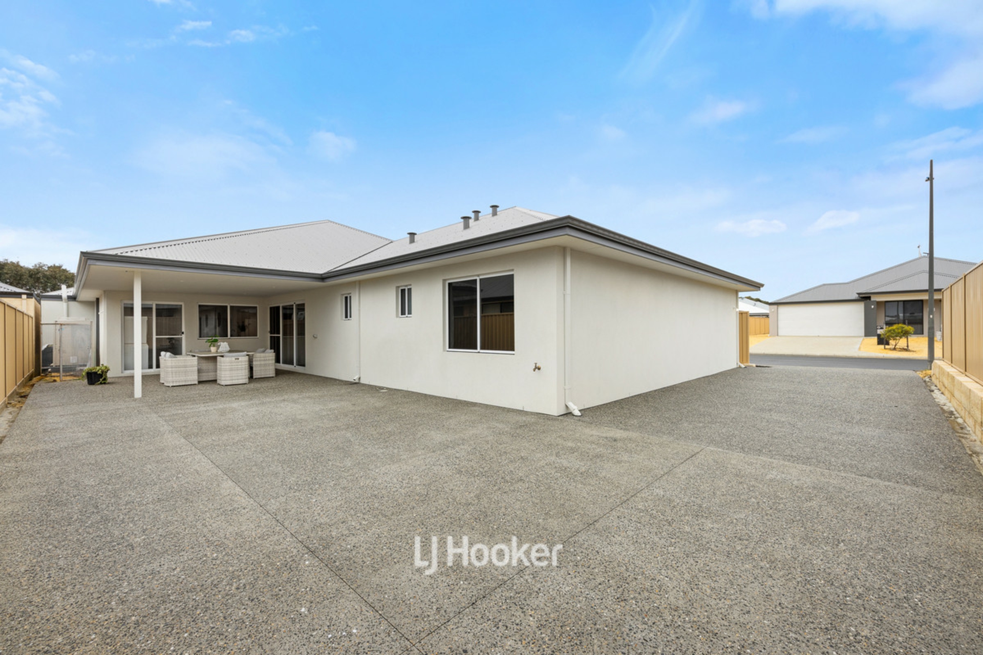 35 Hazelgrove Crescent — photo 27 of 30