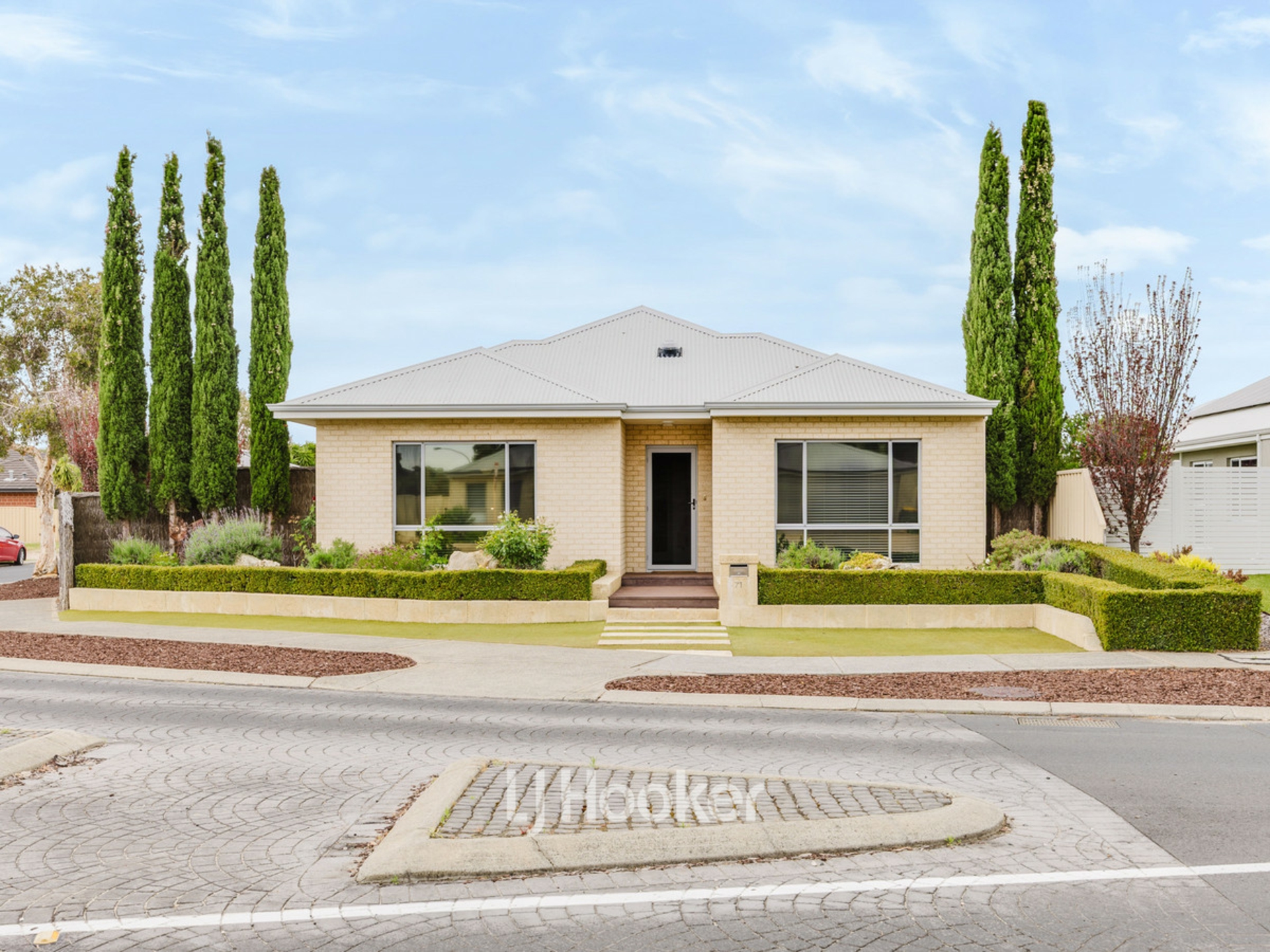 71 Hawker Approach — photo from LJ Hooker Property South West WA