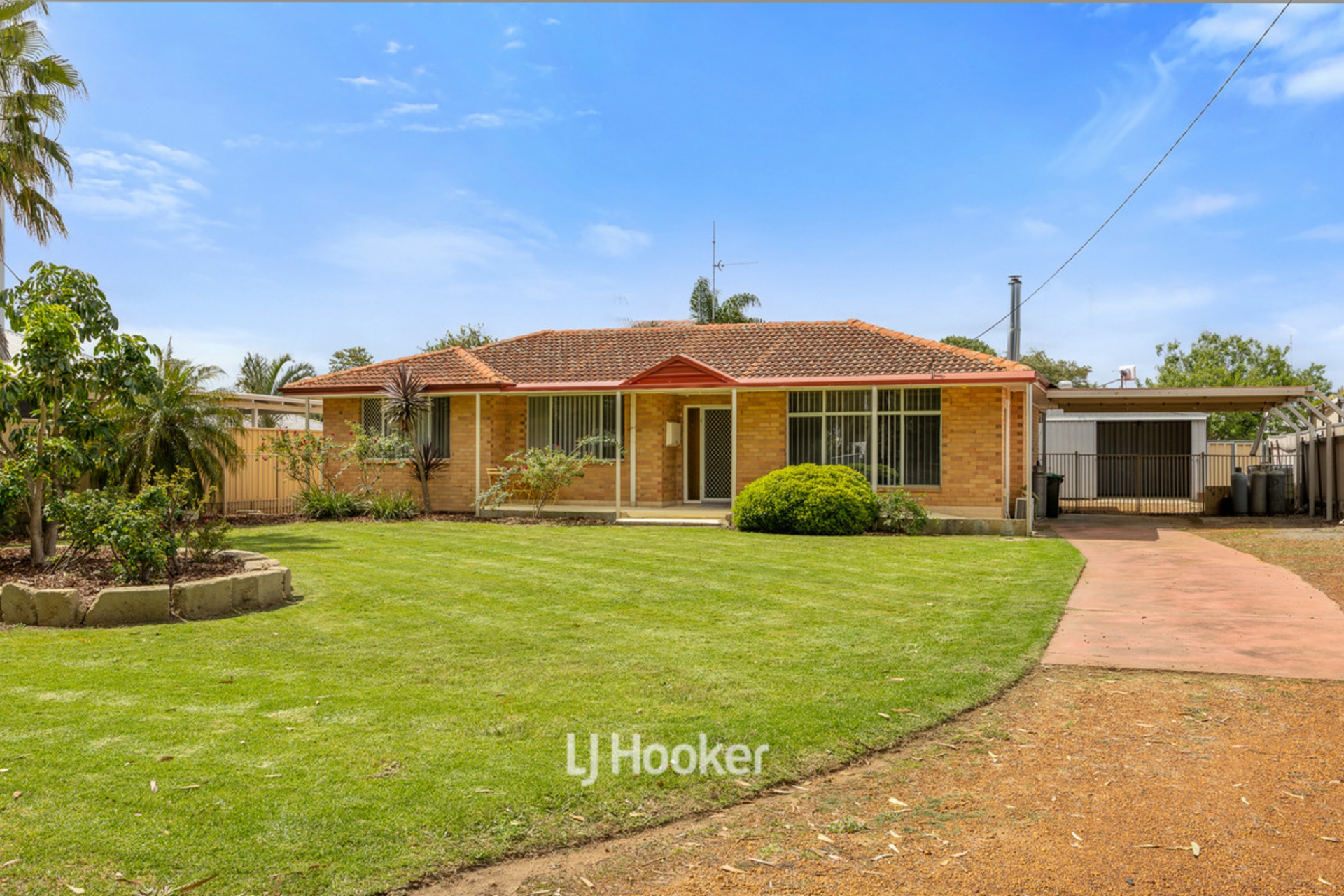 16 Hutchinson Road — photo from LJ Hooker Property South West WA