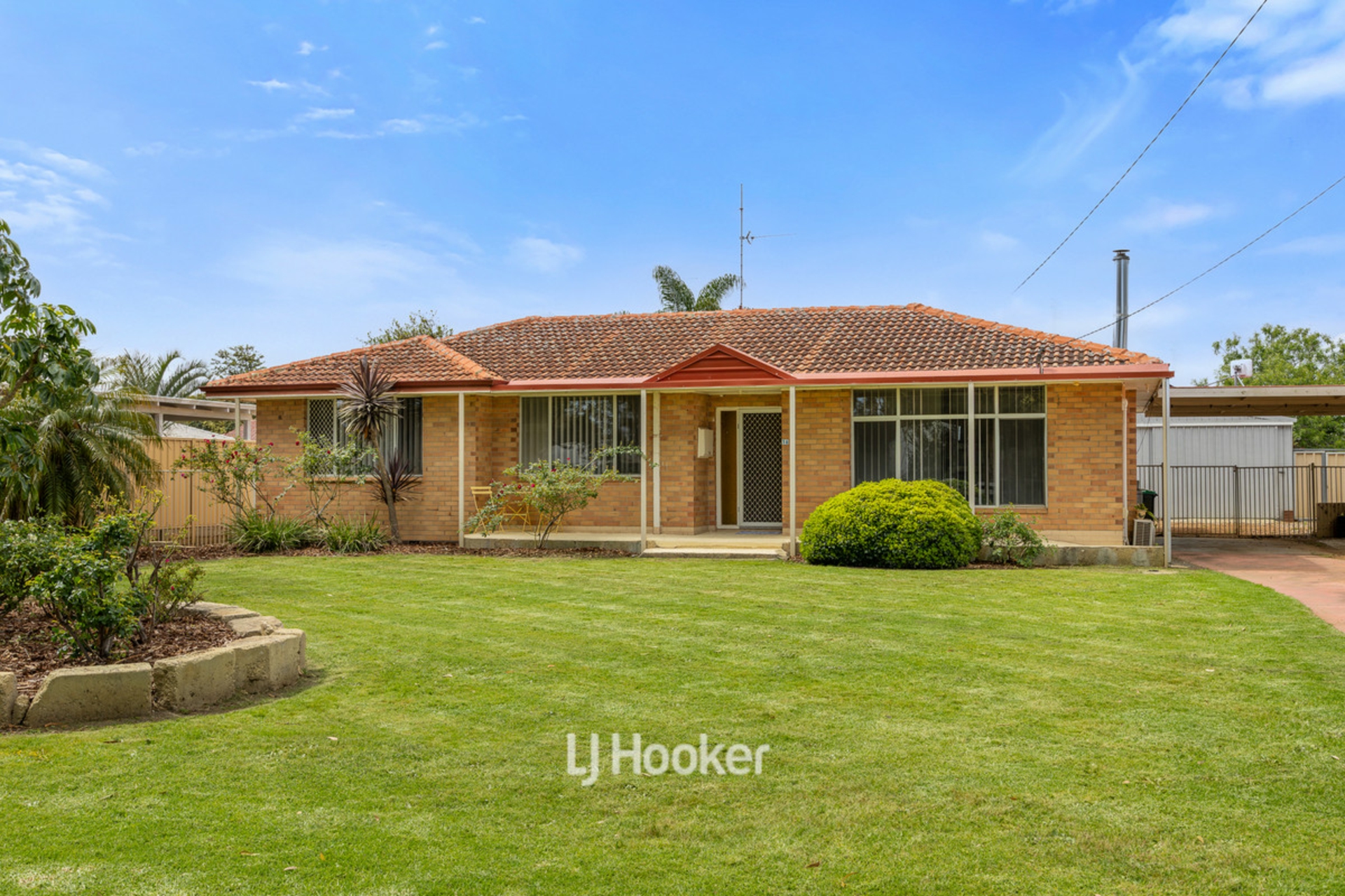 16 Hutchinson Road — photo 2 of 30