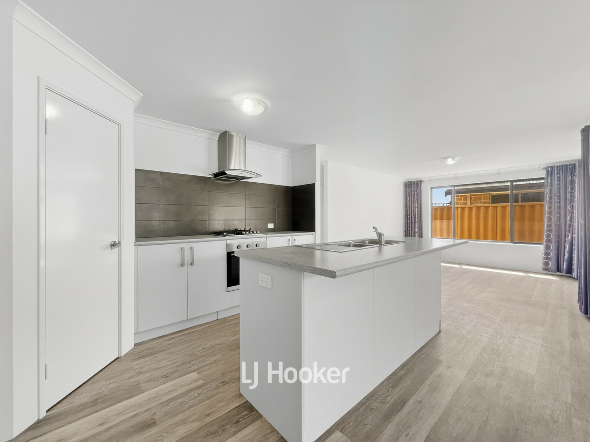 58 Gigondas Street — photo 3 of 11