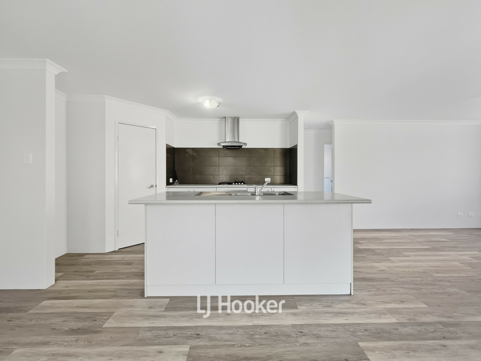 58 Gigondas Street — photo 7 of 11