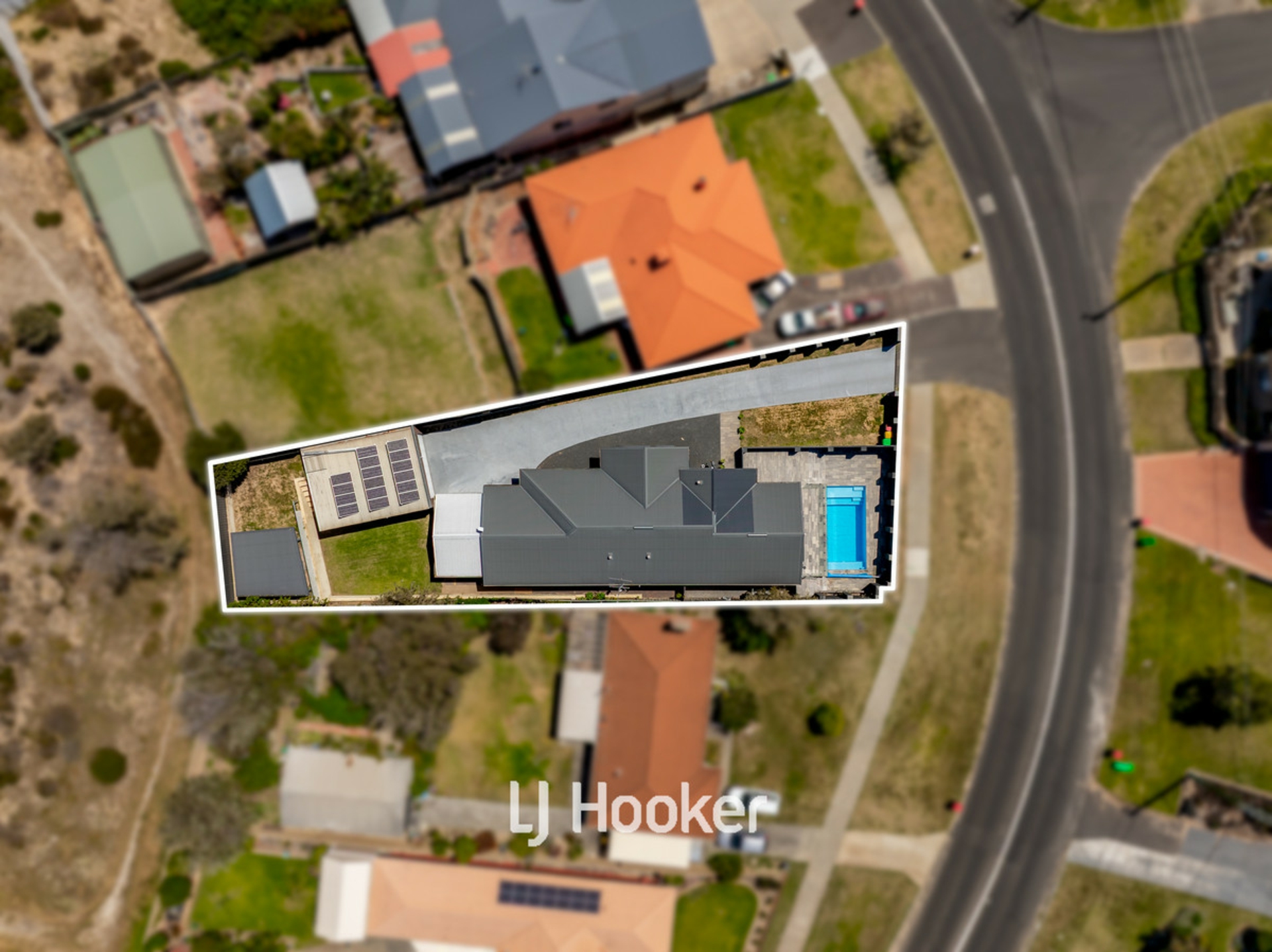 39 Mangles Street — photo 2 of 26