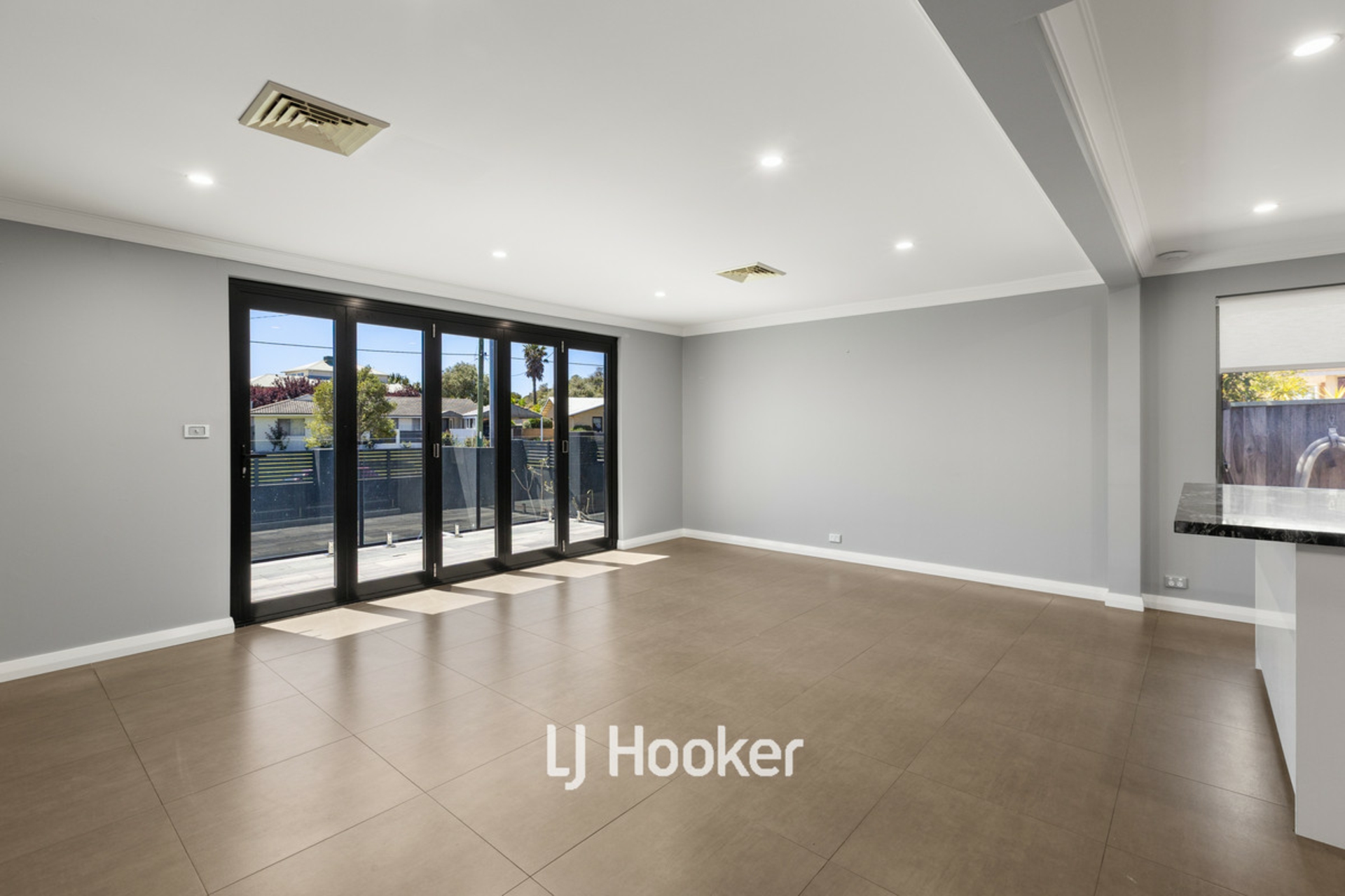 39 Mangles Street — photo 7 of 26