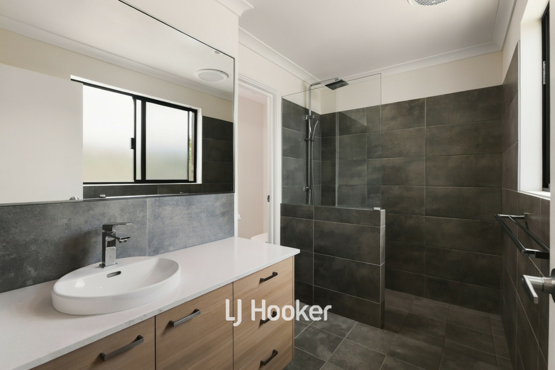 3B Maxted Street — photo 9 of 12