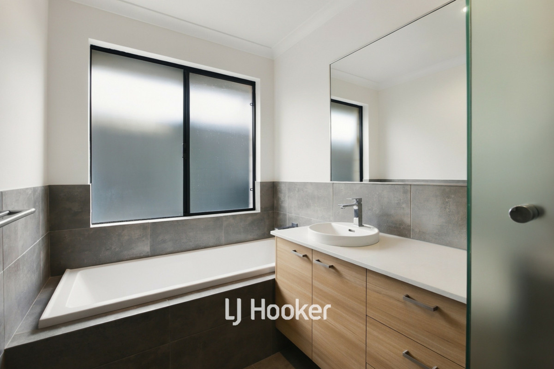 3B Maxted Street — photo 10 of 12