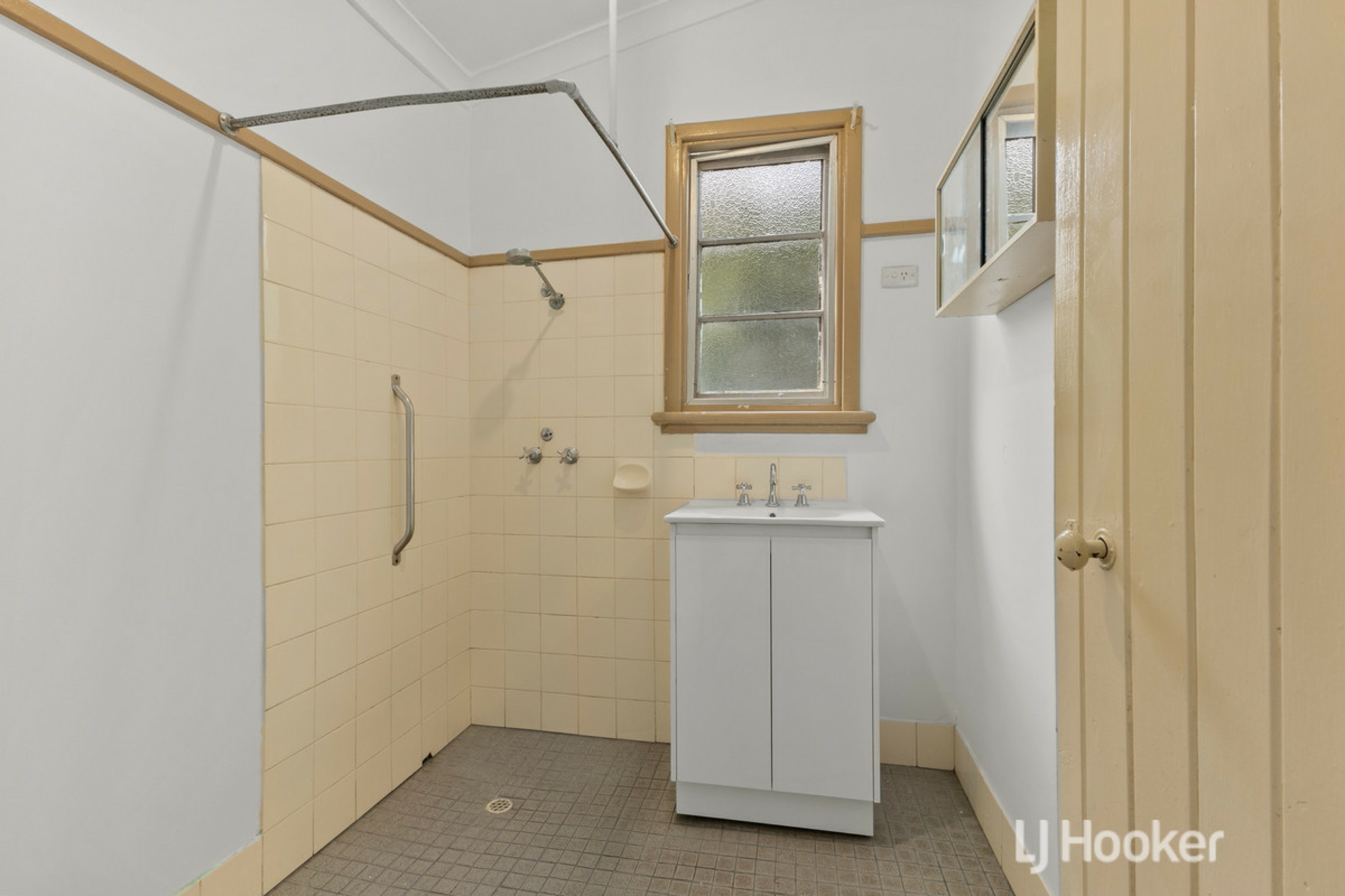27 Atkinson Street South — photo 7 of 10