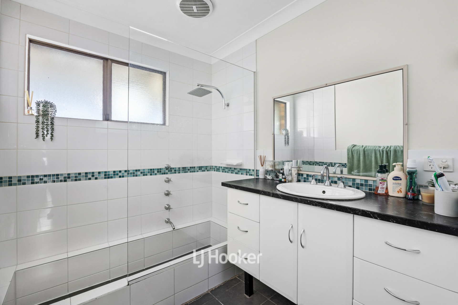 88 Swanstone Street — photo 10 of 29