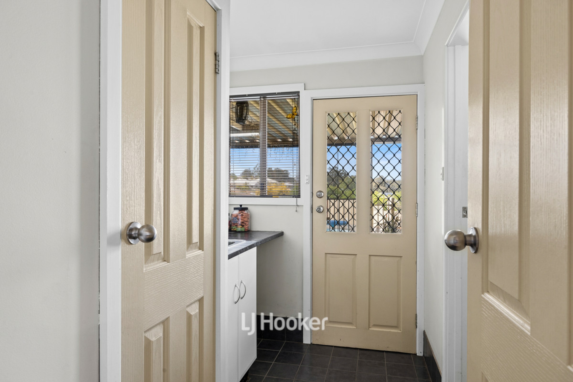 88 Swanstone Street — photo 13 of 29