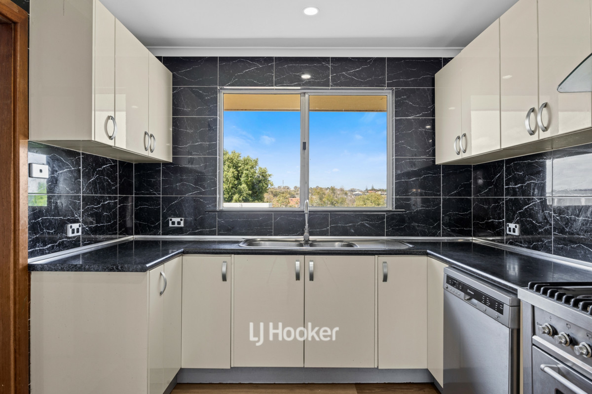 17 Tingle Street — photo 11 of 30