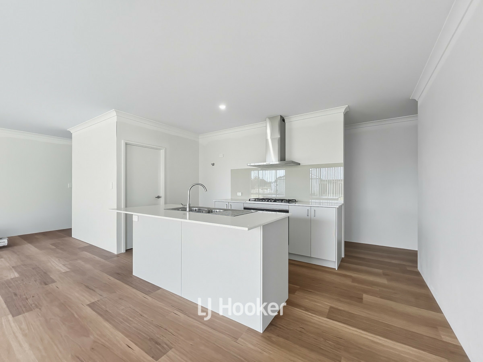 18 Eucalyptus Way — photo 2 of 9