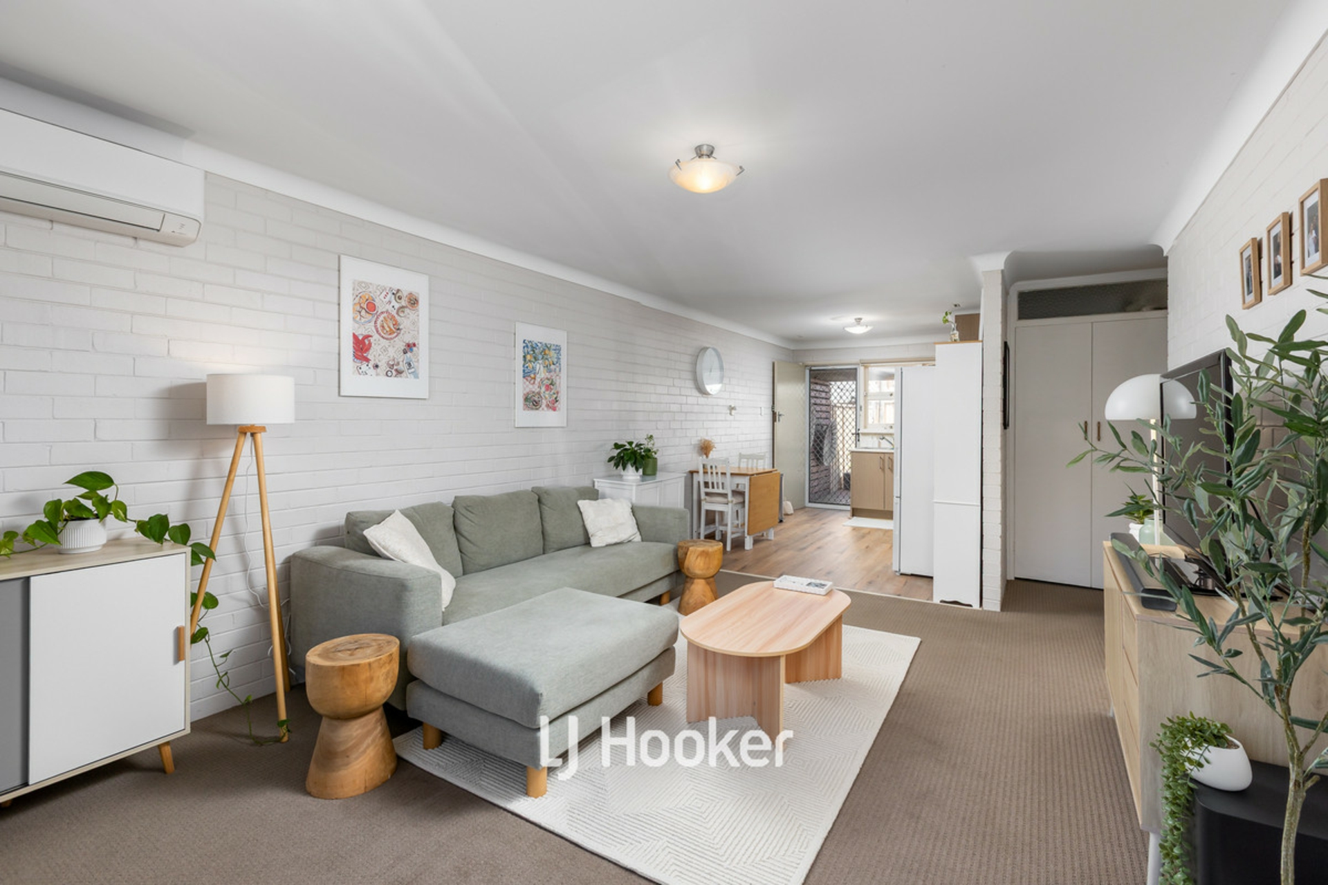 2/4 Holywell Street — photo from LJ Hooker Property South West WA