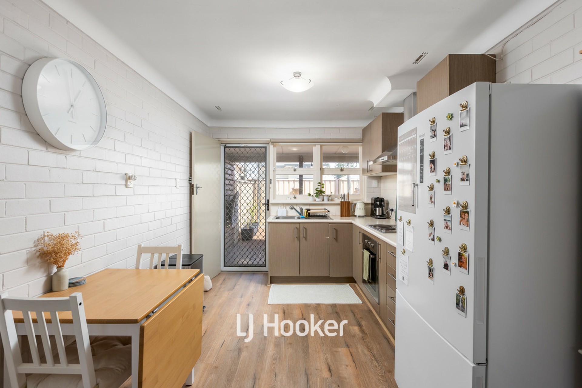 2/4 Holywell Street — photo 4 of 17