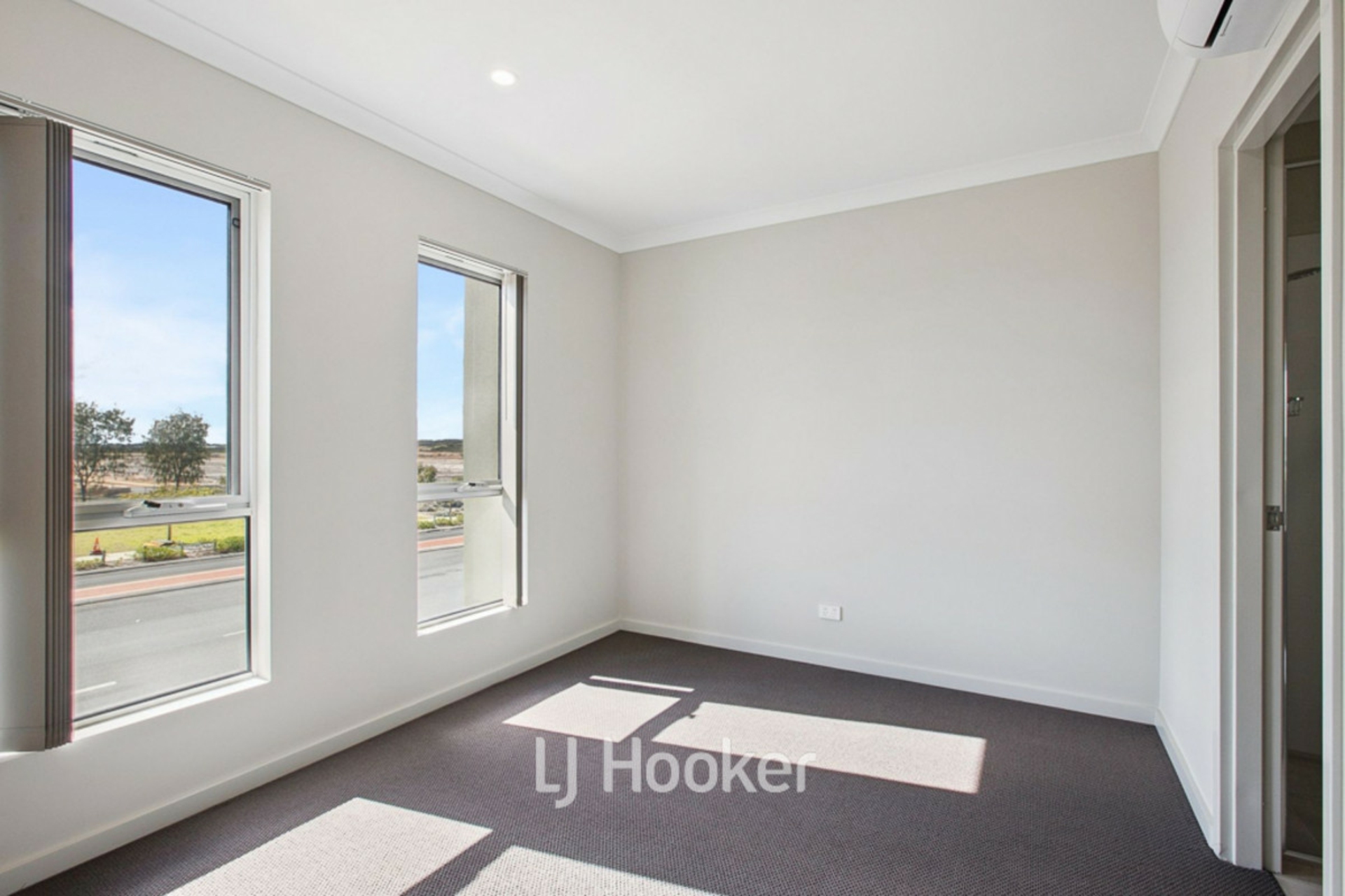 8 Everest Parkway — photo 3 of 18