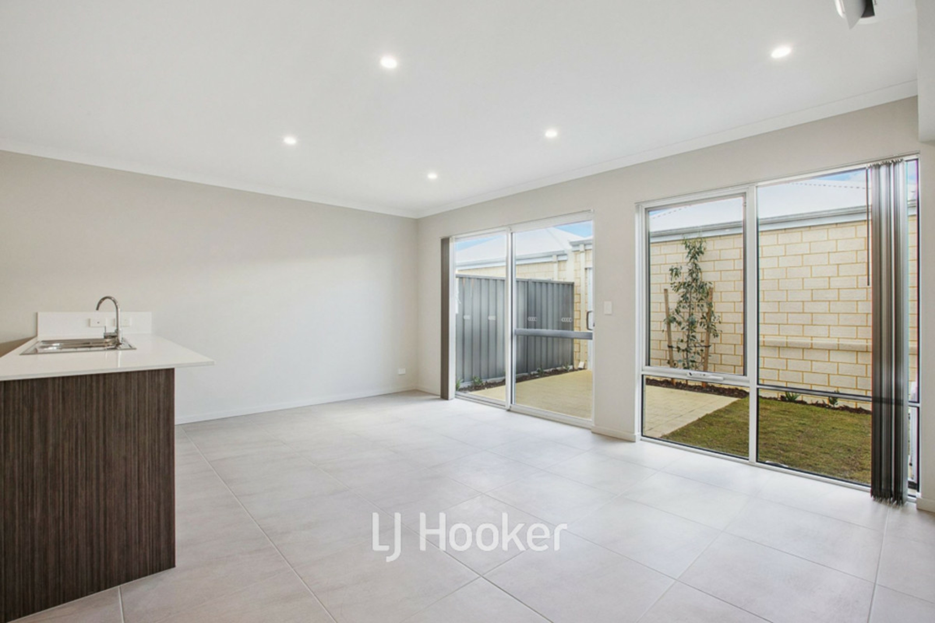 8 Everest Parkway — photo 9 of 18