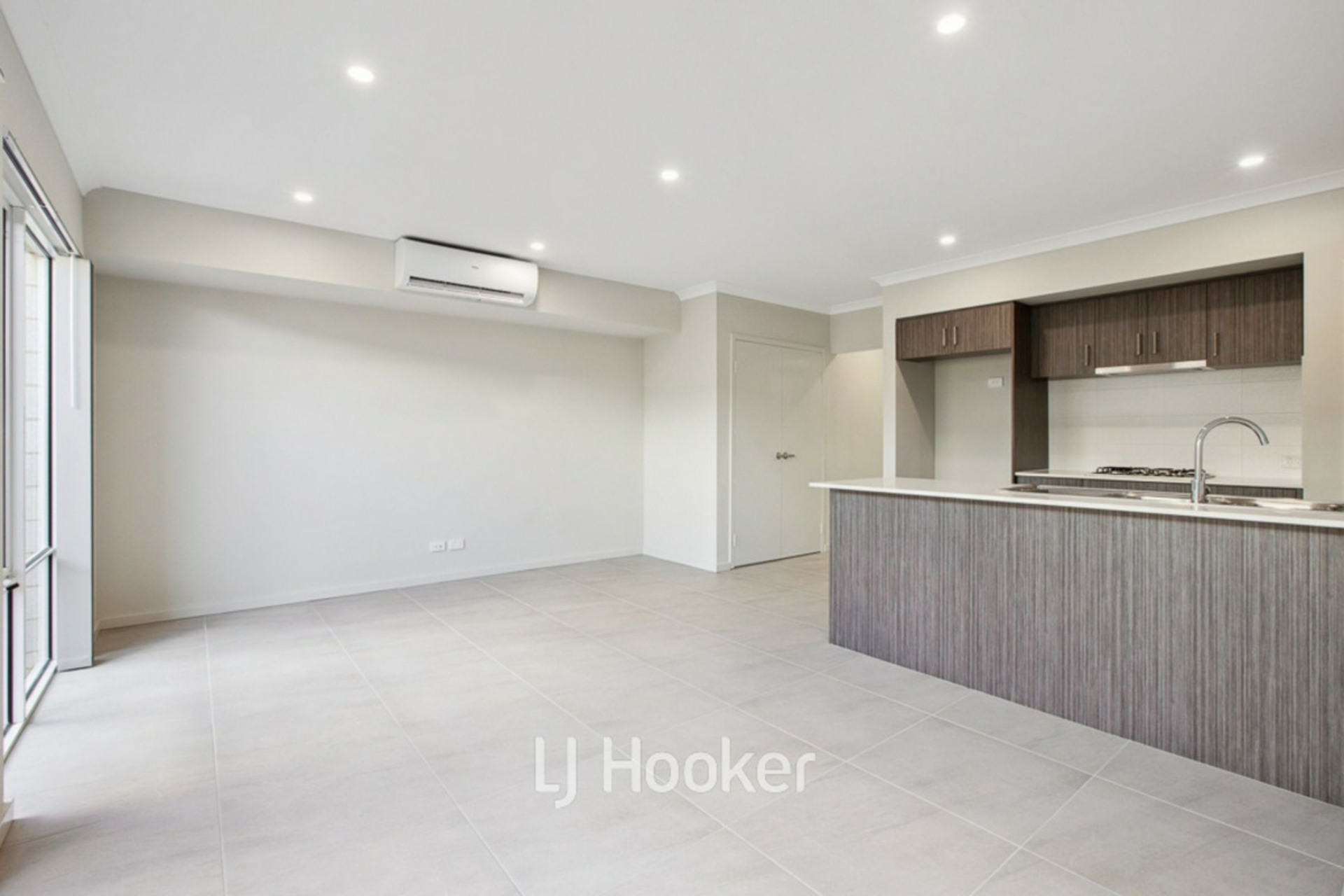 8 Everest Parkway — photo 10 of 18