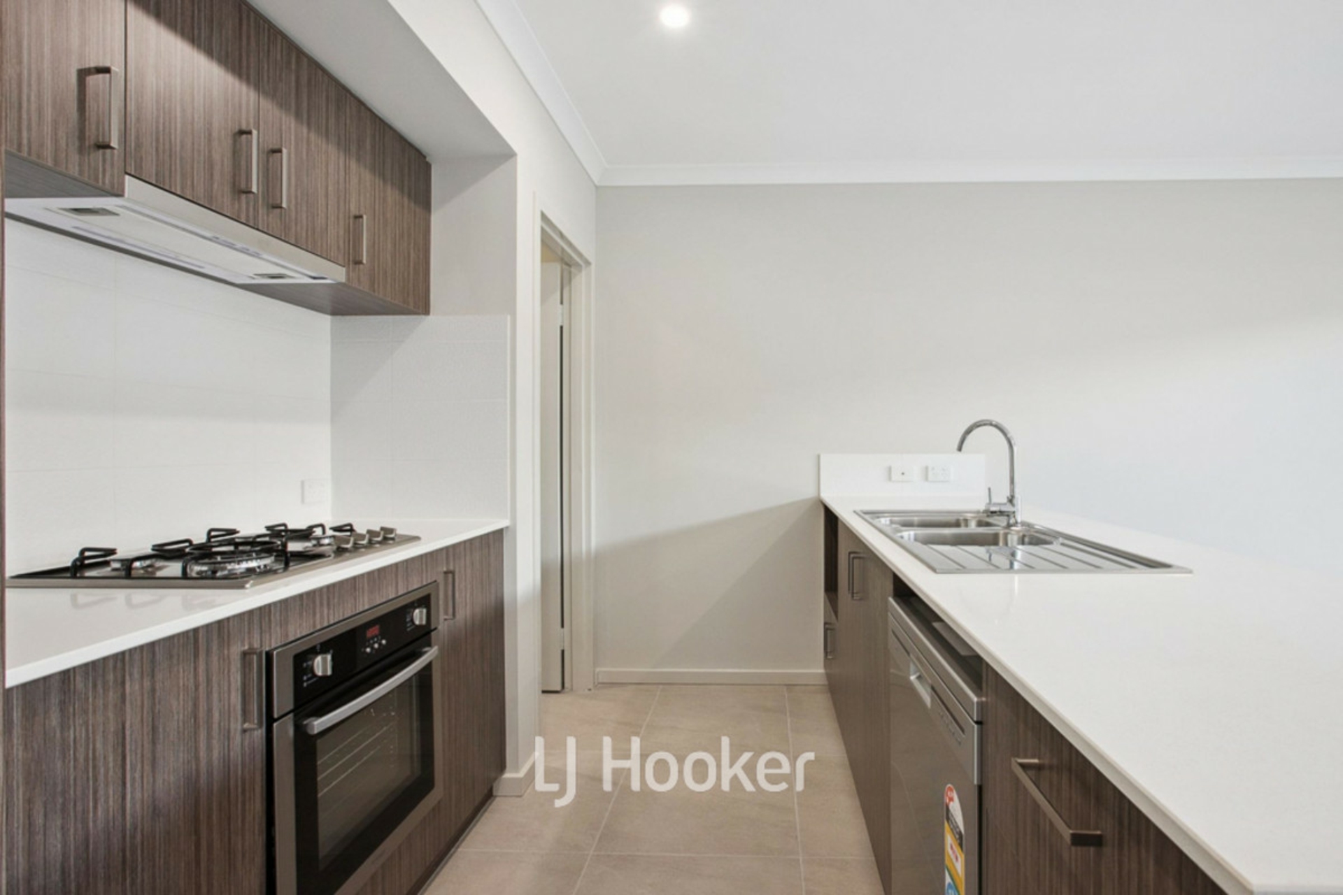 8 Everest Parkway — photo 12 of 18