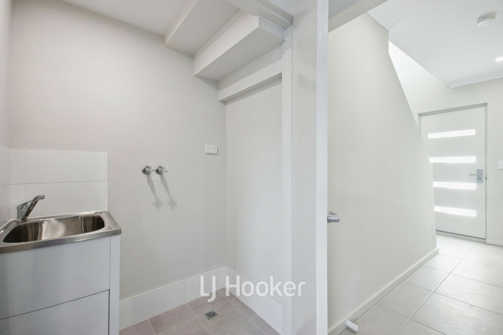 8 Everest Parkway — photo 14 of 18
