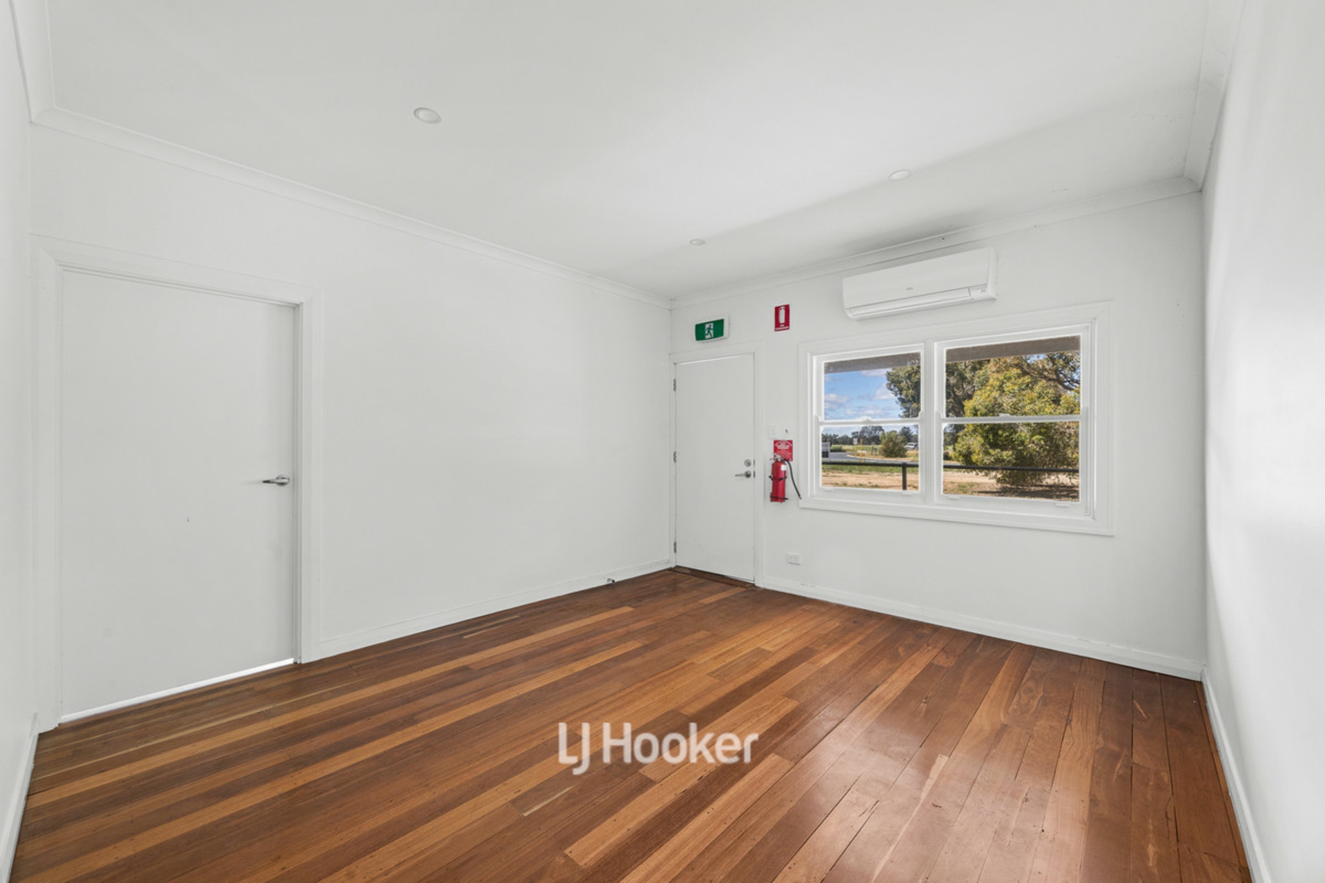 58 South Western Highway — photo 8 of 25