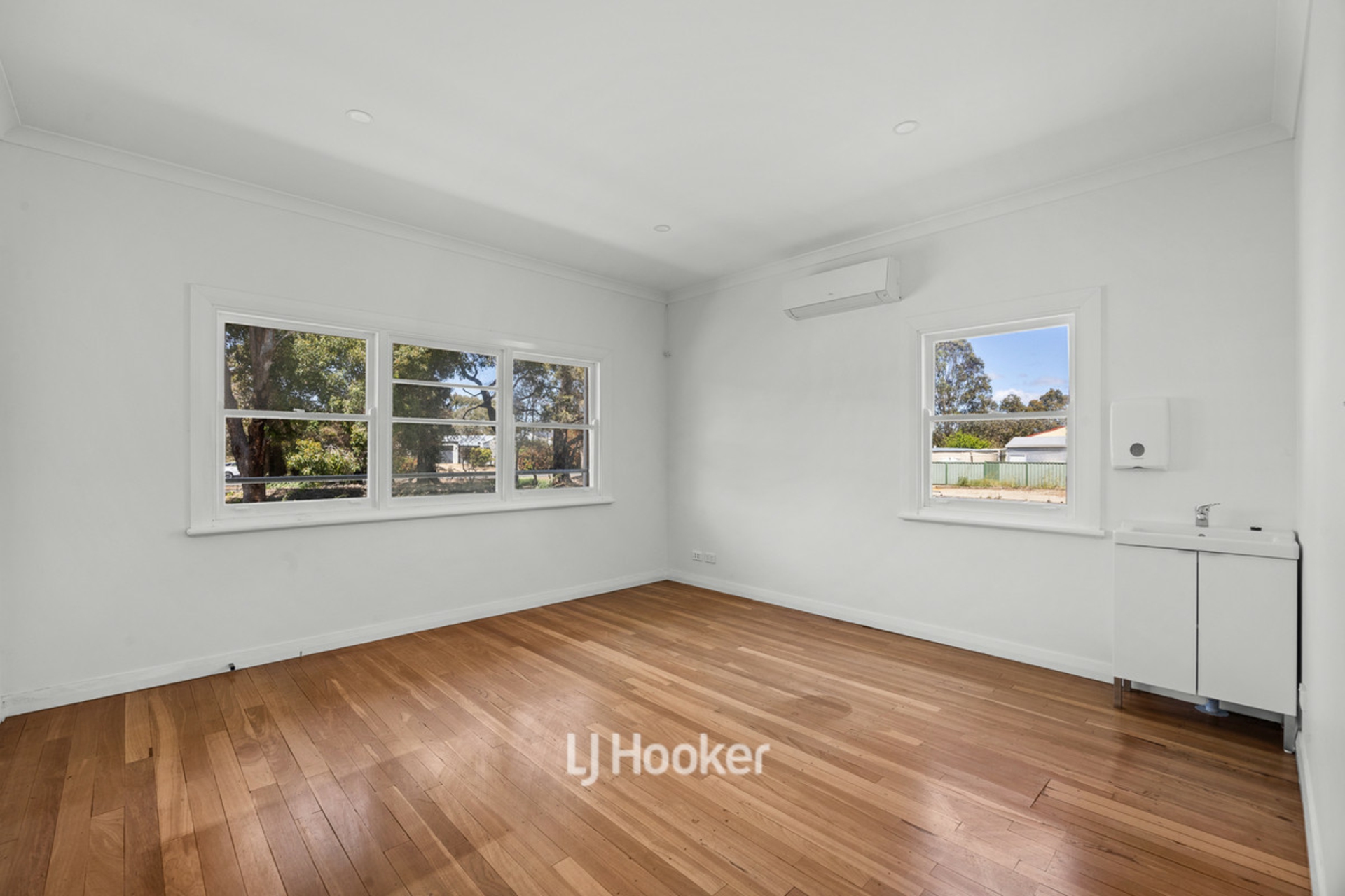 58 South Western Highway — photo 11 of 25