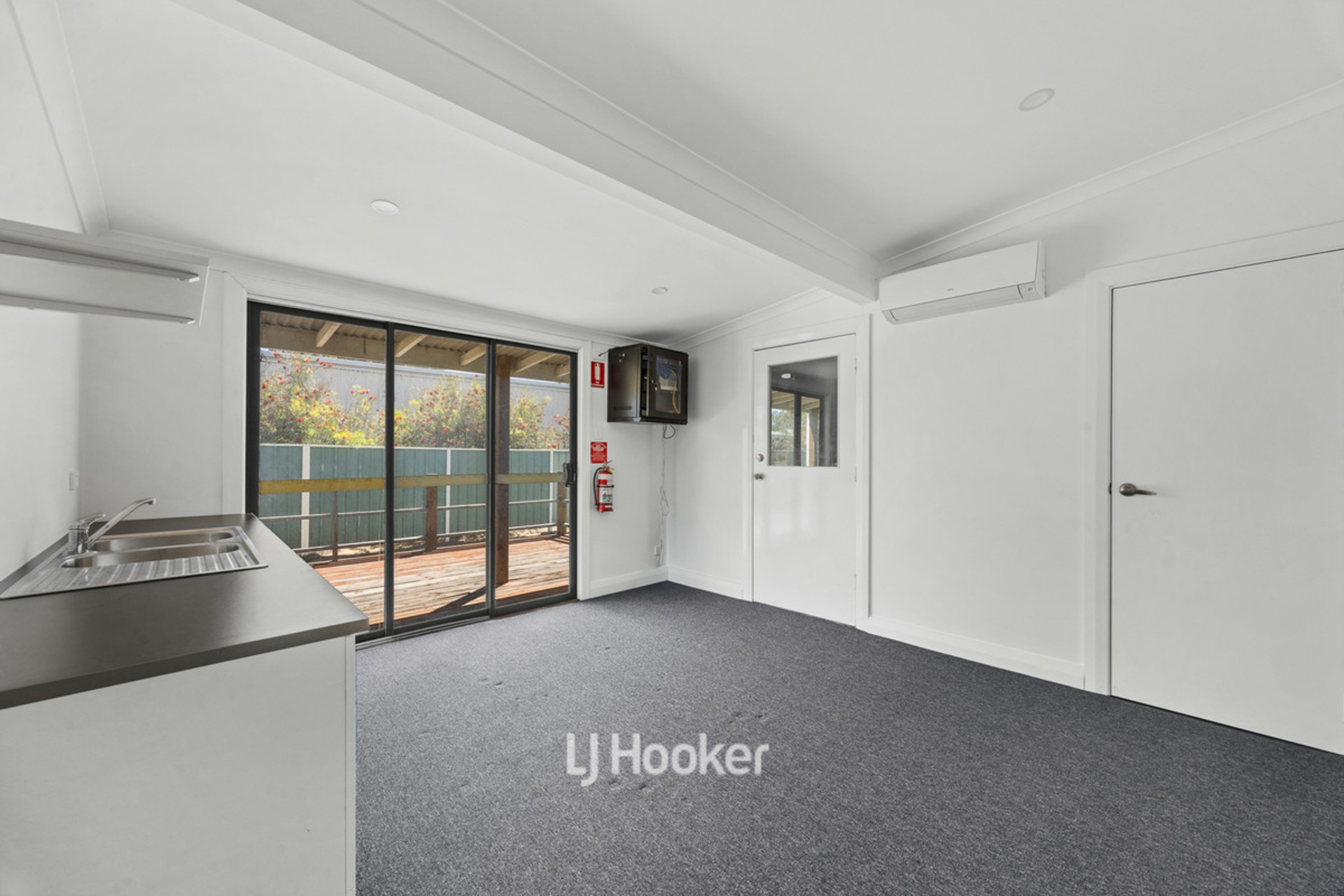 58 South Western Highway — photo 13 of 25