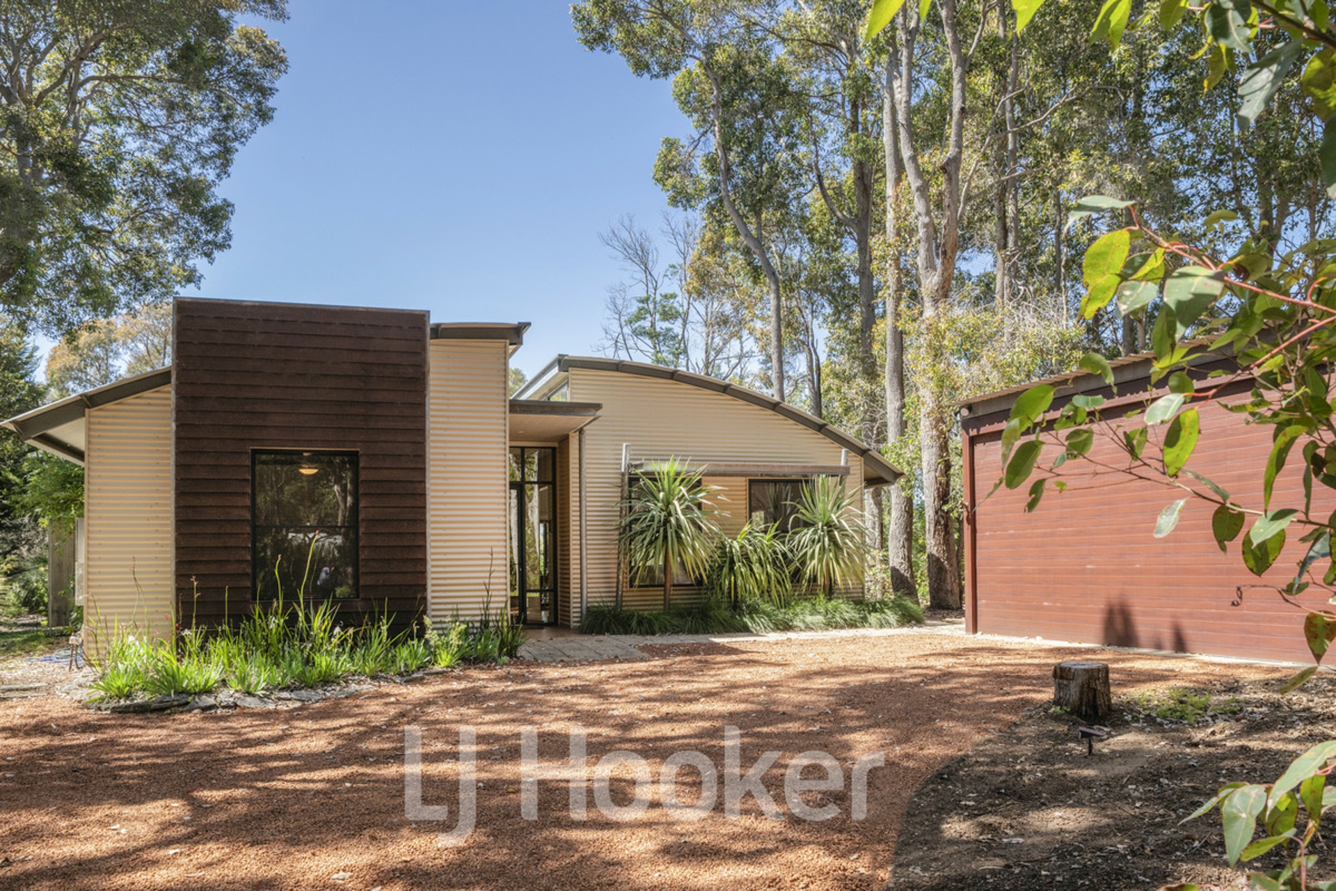 16 Bird Wood Lane — photo 2 of 16