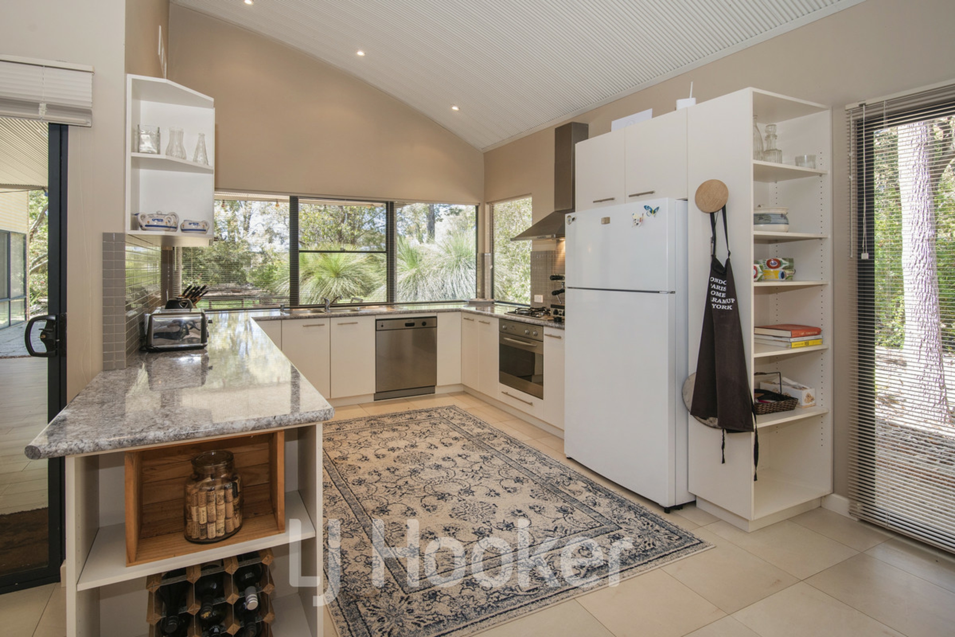 16 Bird Wood Lane — photo 3 of 16