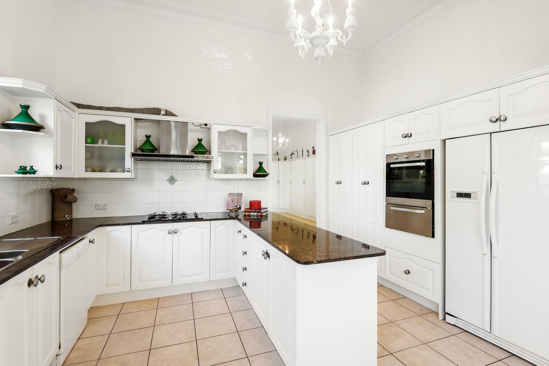 124 Pacific Road, PALM BEACH