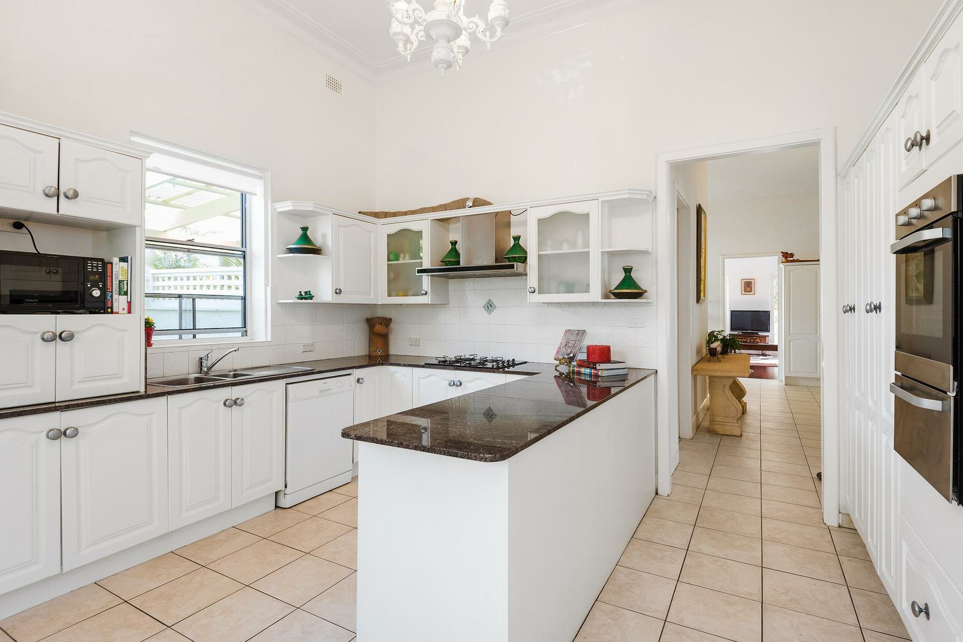 124 Pacific Road, PALM BEACH