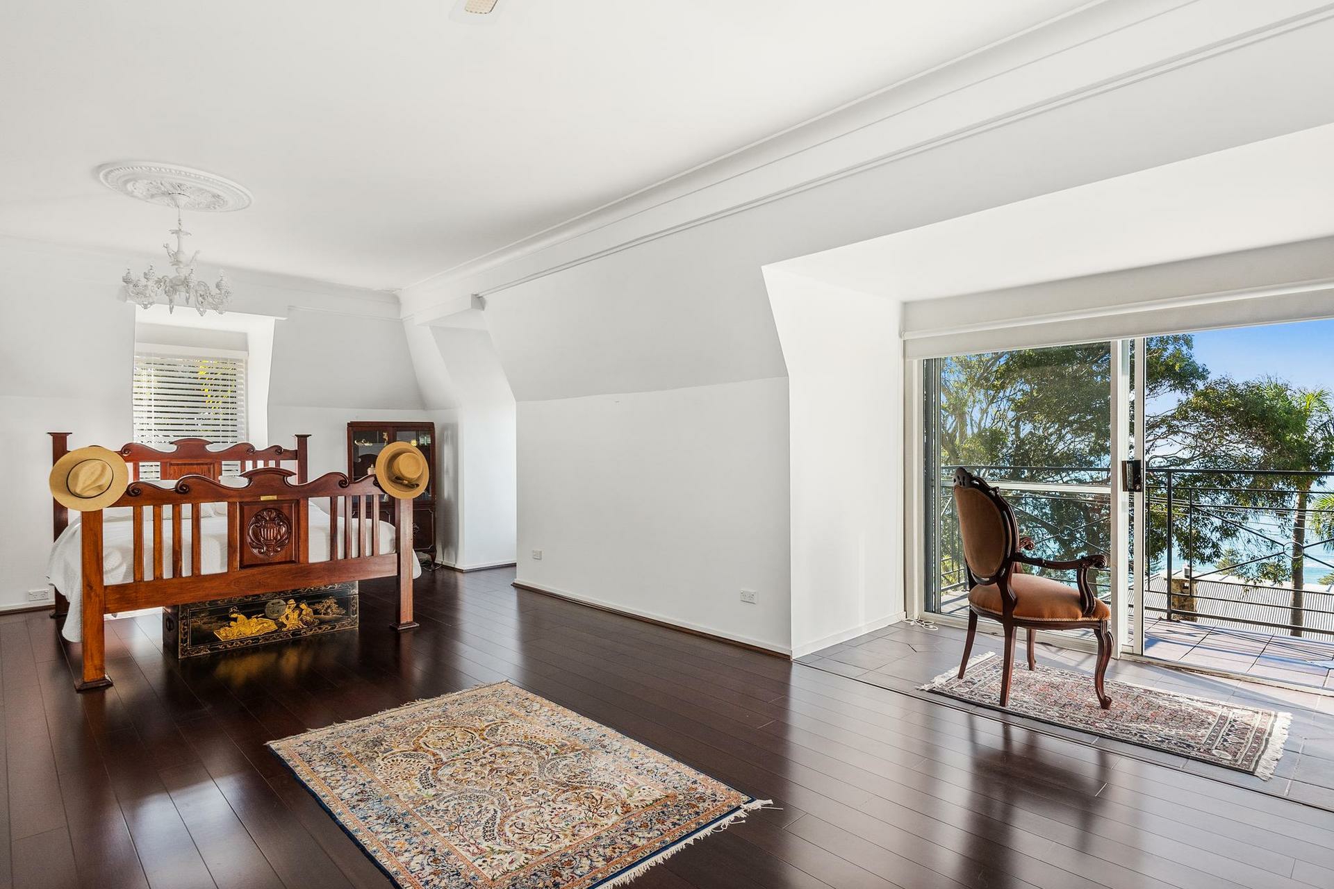 124 Pacific Road, PALM BEACH