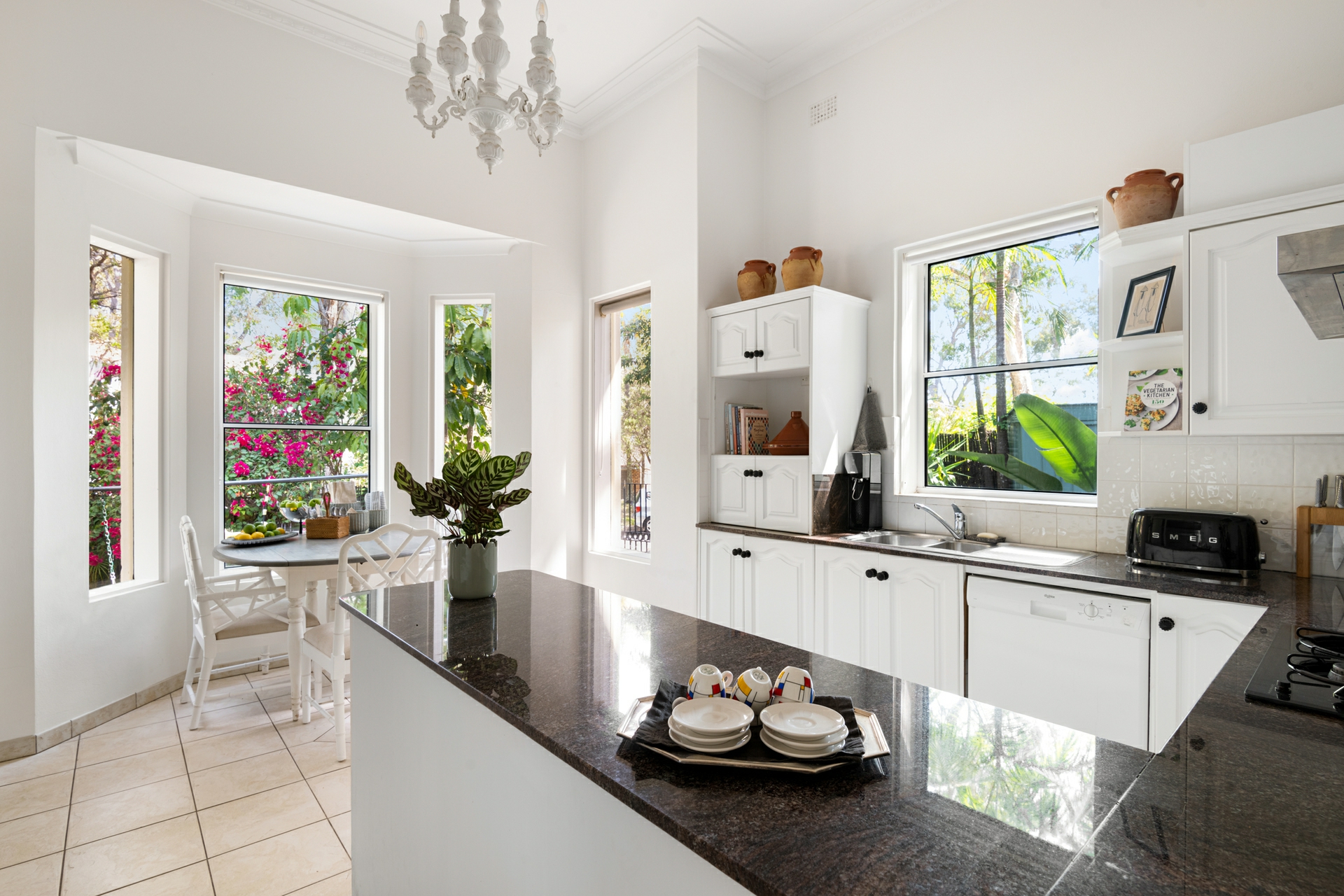 124 Pacific Road, PALM BEACH