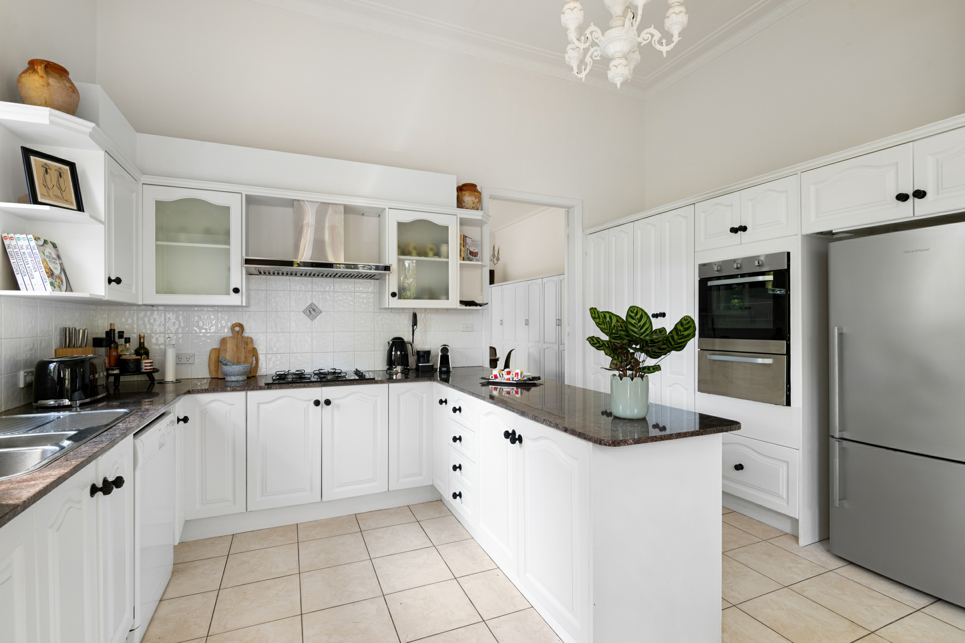 124 Pacific Road, PALM BEACH