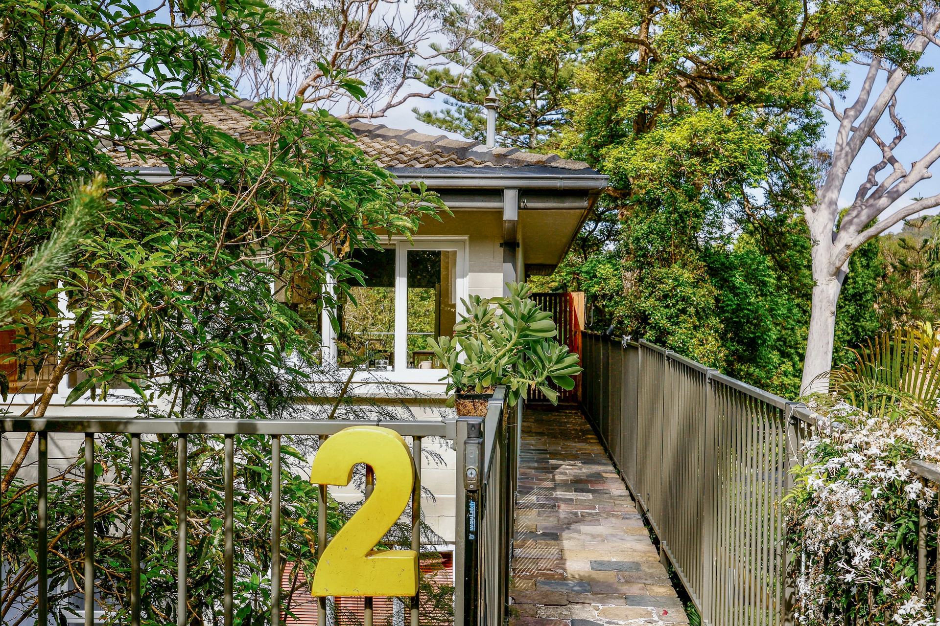 2/4 Sanctuary Avenue, Avalon Beach